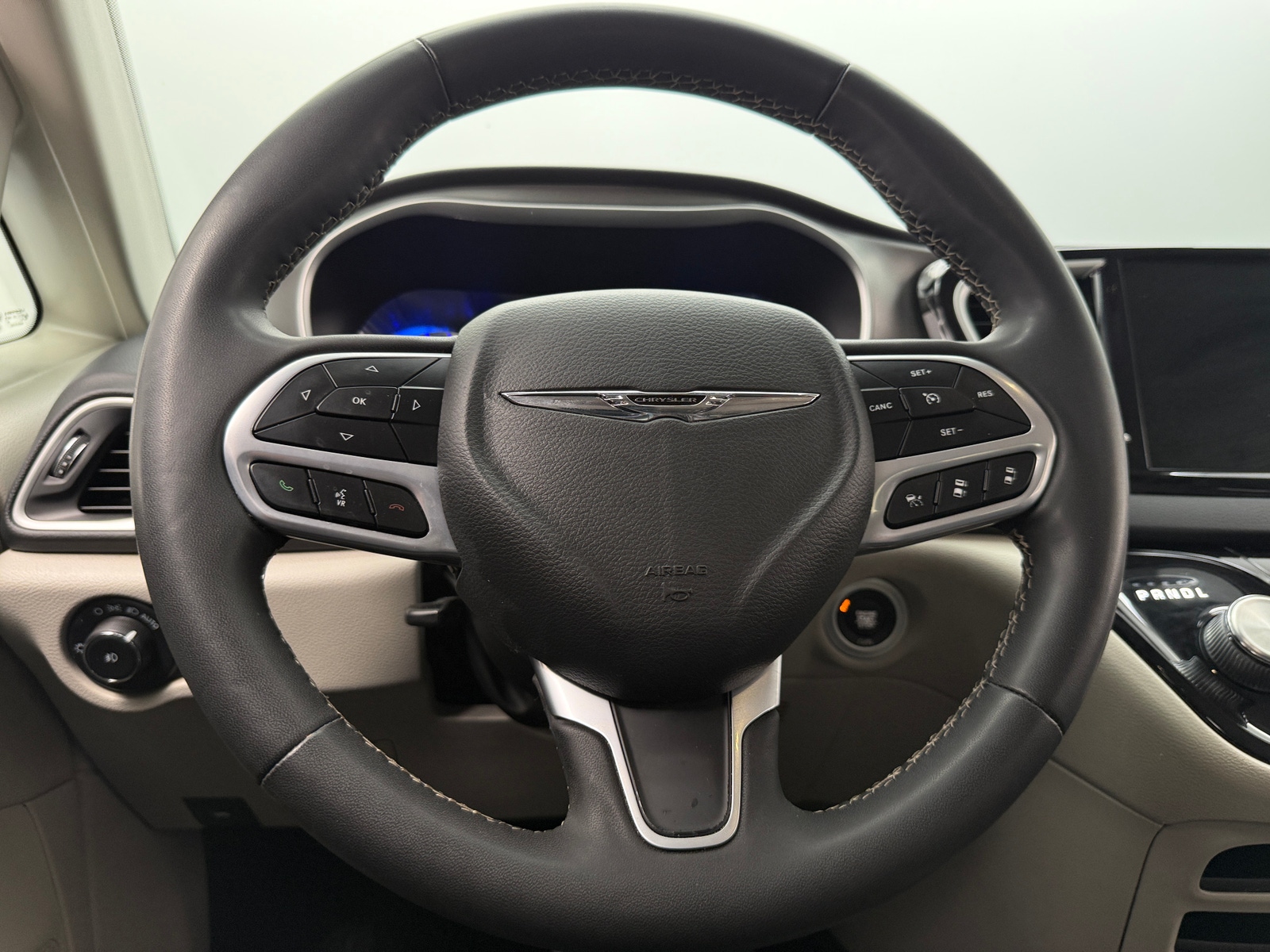 Thumbnail: 2022 Chrysler Pacifica - 4