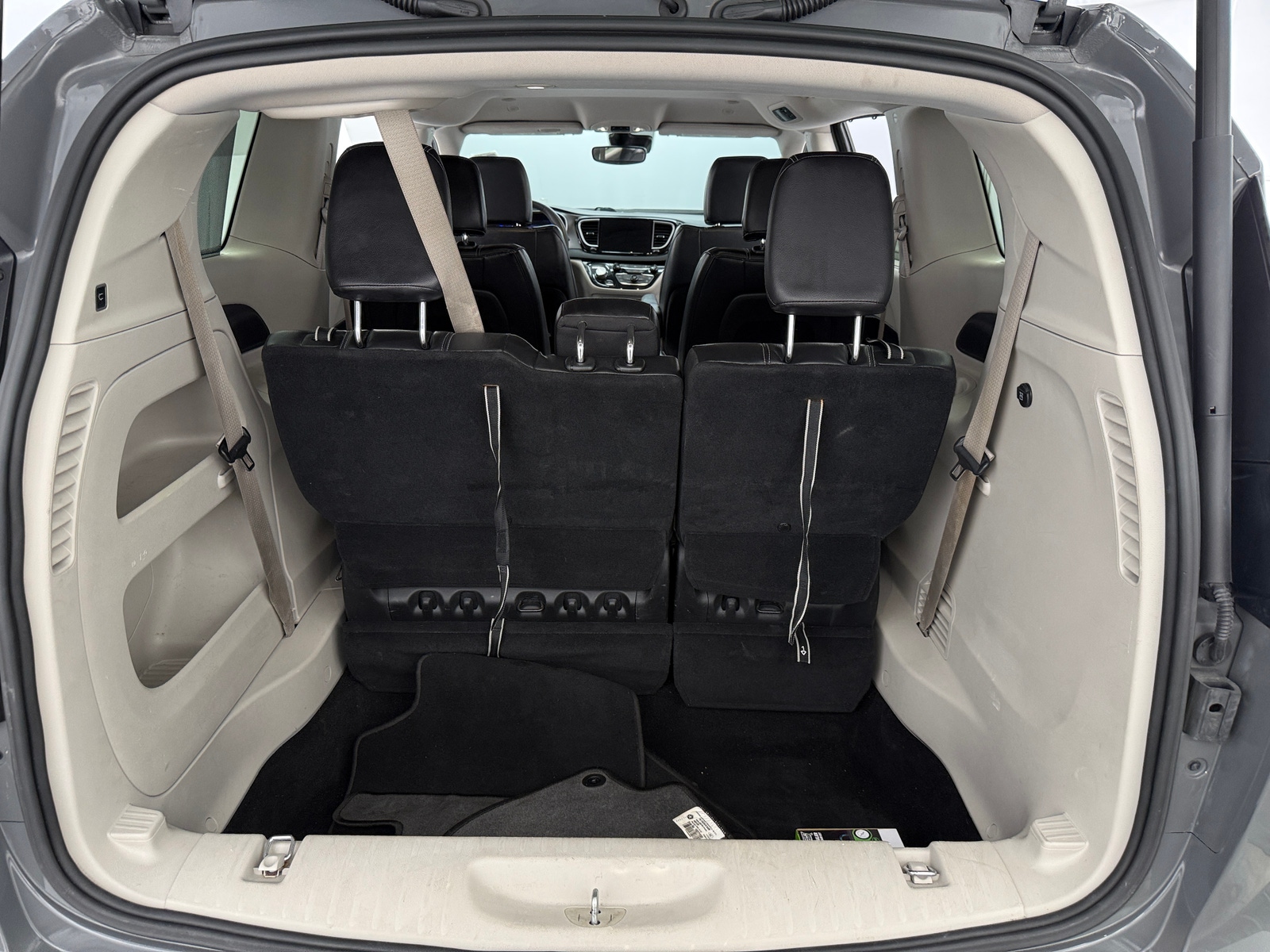 Thumbnail: 2022 Chrysler Pacifica - 6