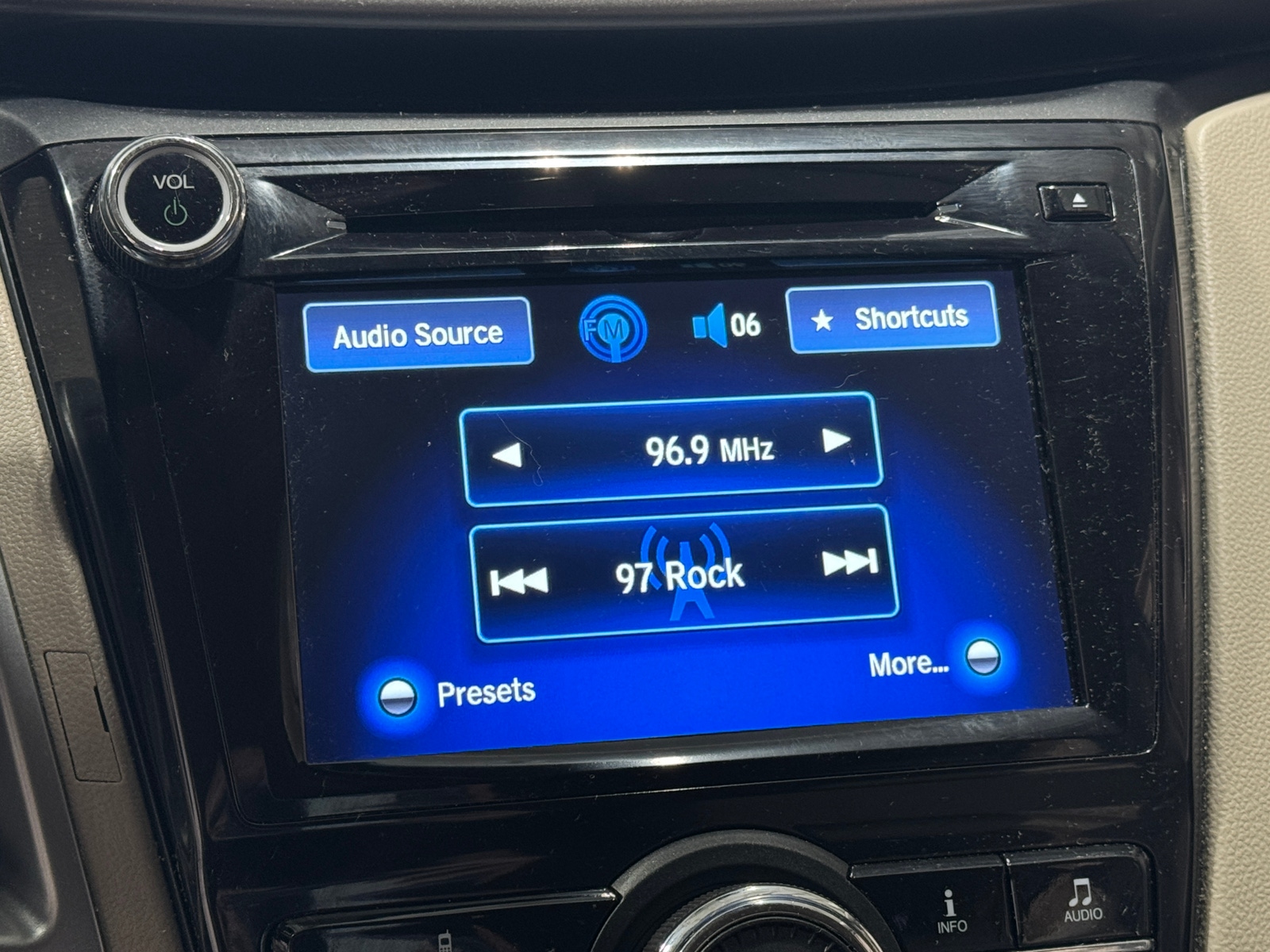 Thumbnail: 2015 Honda Odyssey - 3