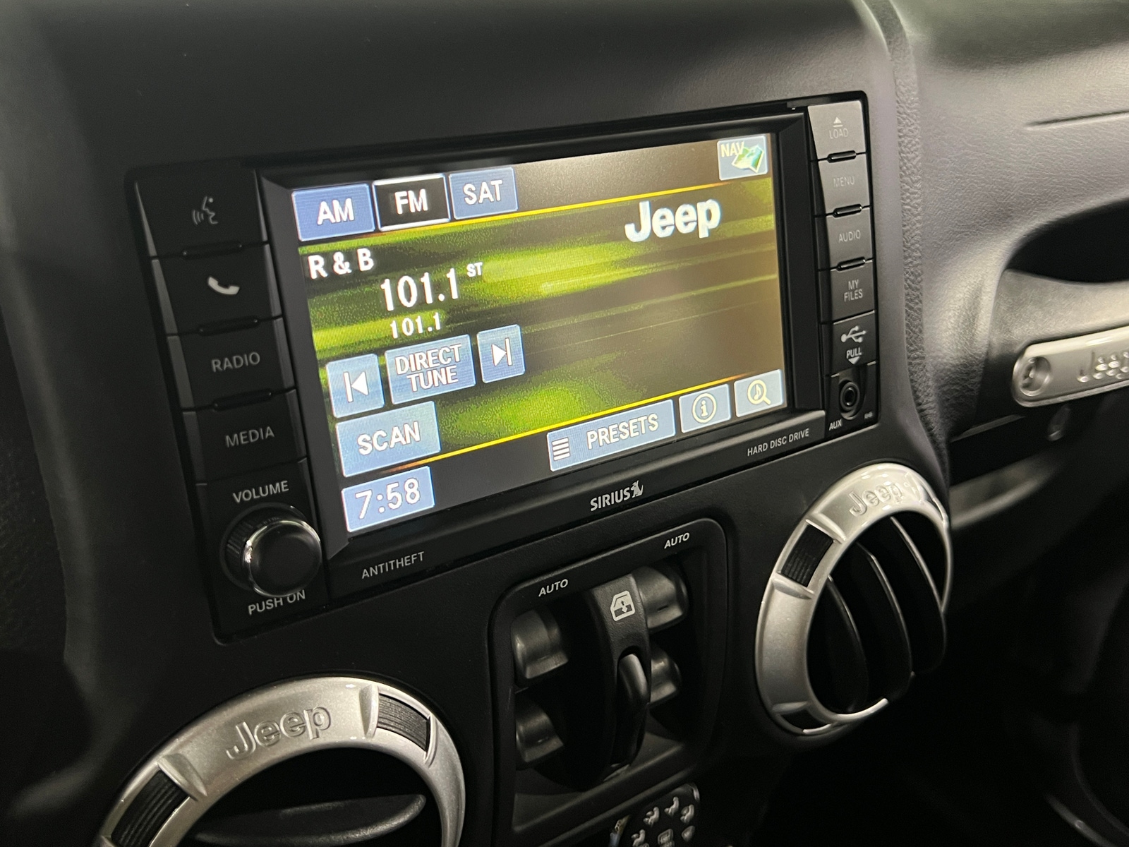 Thumbnail: 2016 Jeep Wrangler - 3