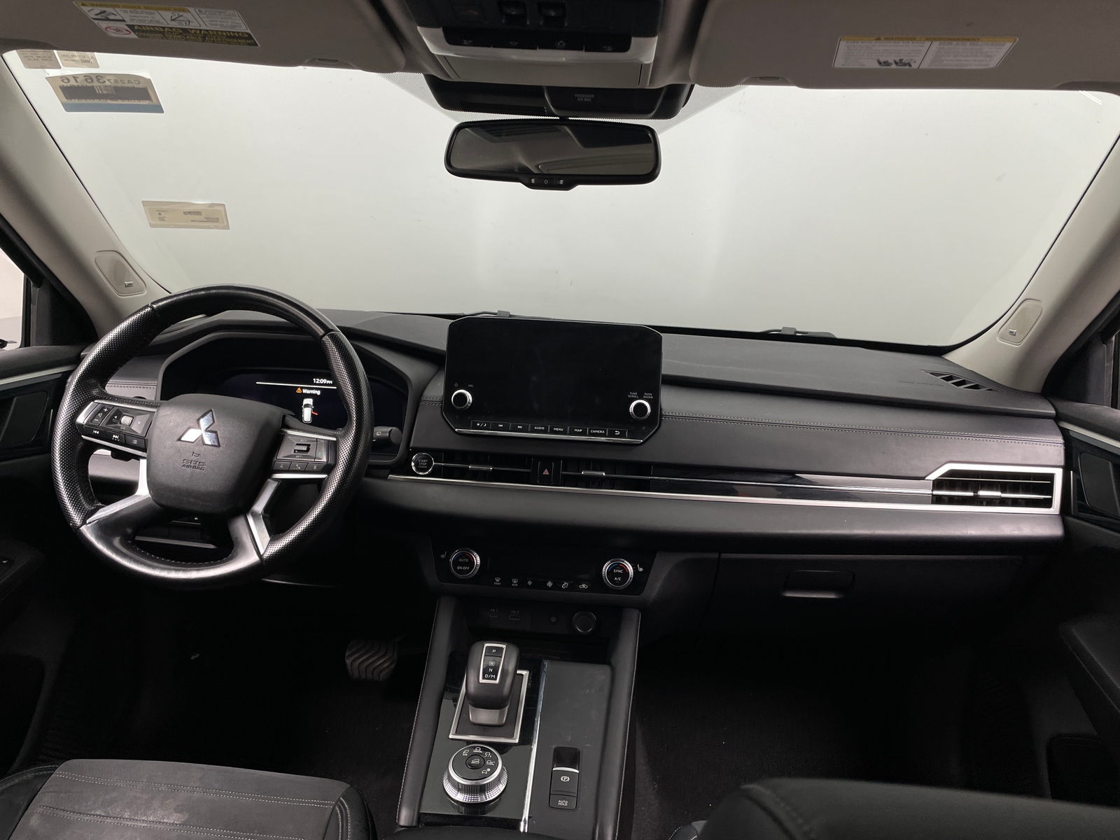 Thumbnail: 2022 Mitsubishi Outlander - 2