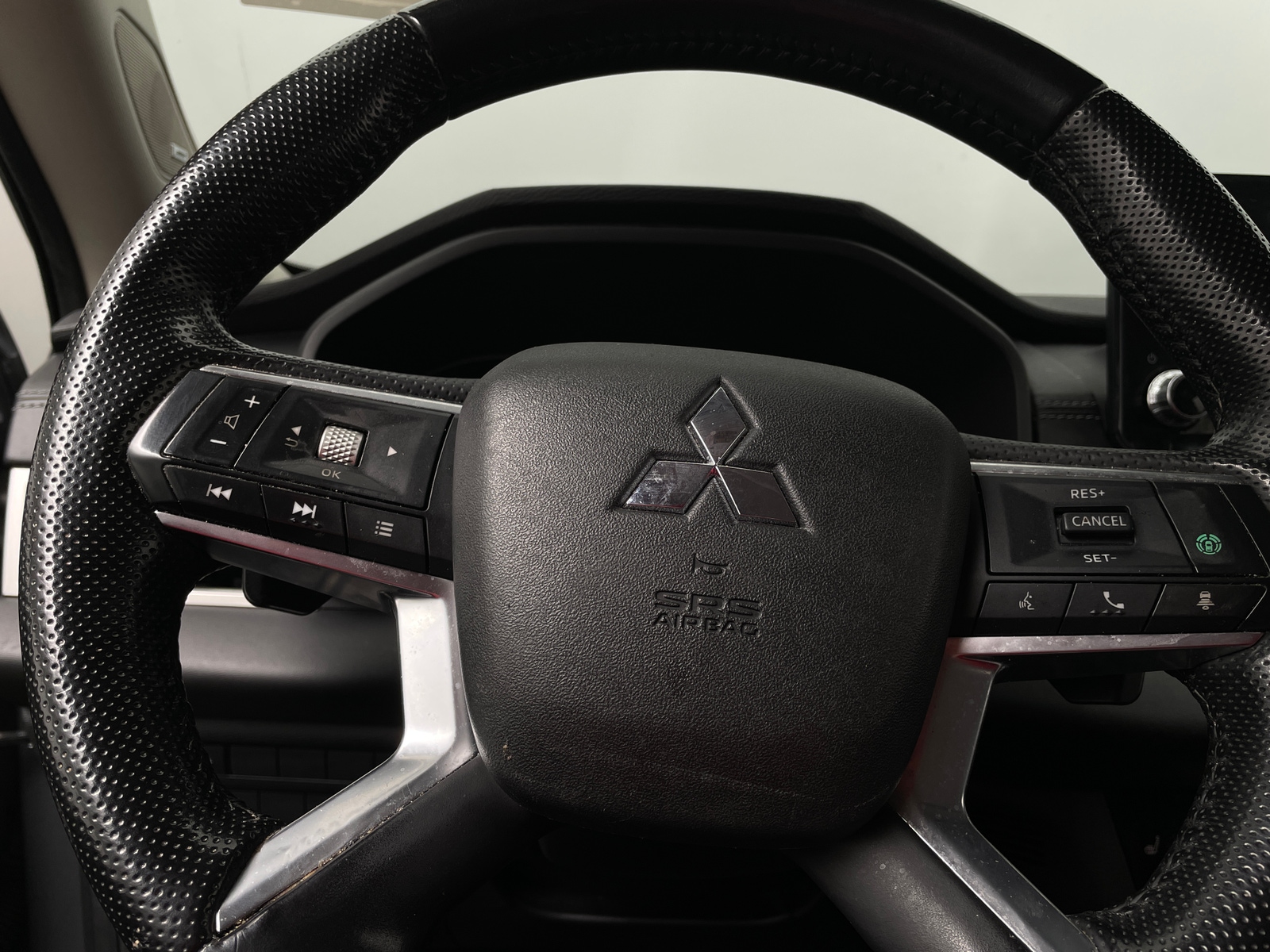 Thumbnail: 2022 Mitsubishi Outlander - 4