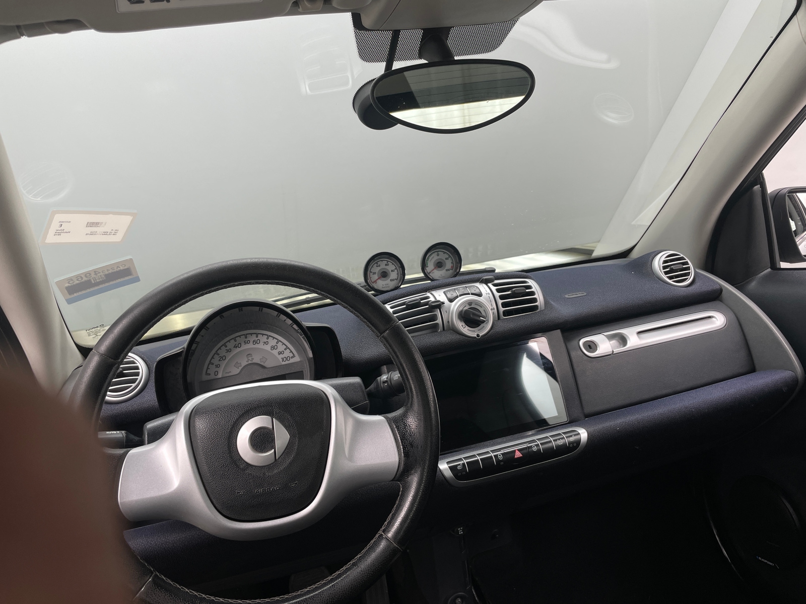 Thumbnail: 2015 smart fortwo - 3