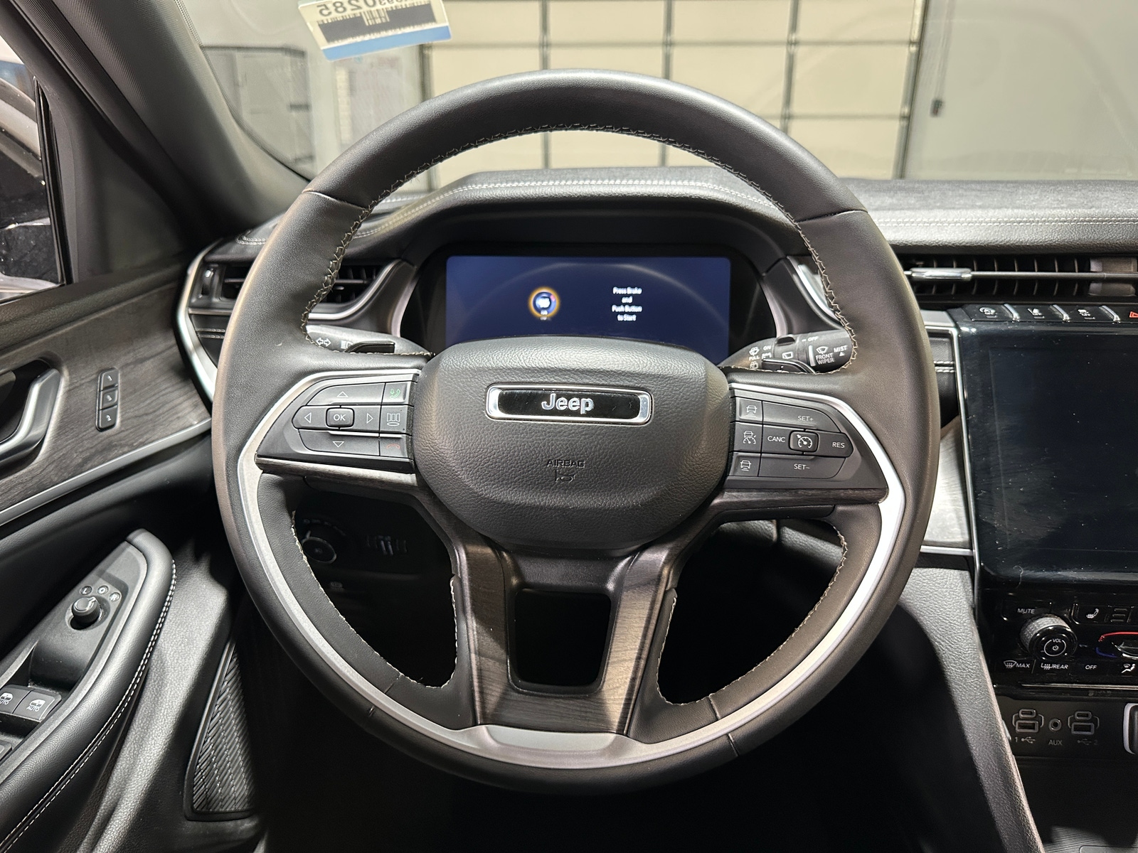 Thumbnail: 2024 Jeep Grand Cherokee L - 4