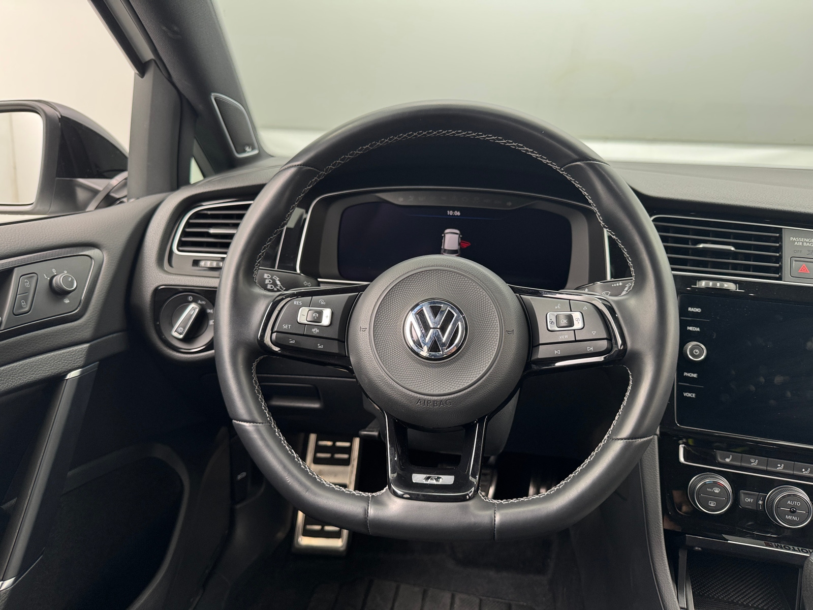 Thumbnail: 2019 Volkswagen Golf - 4
