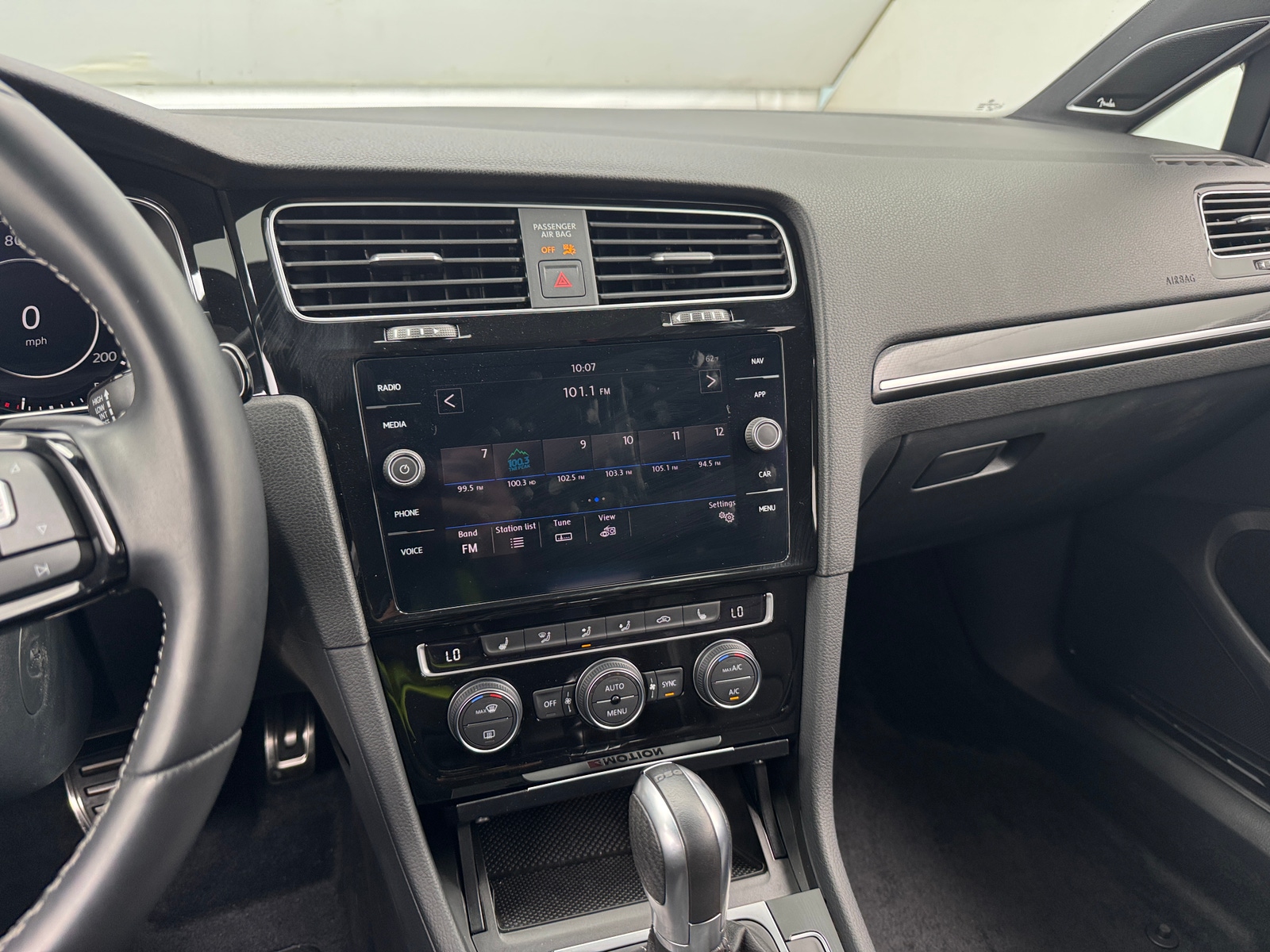 Thumbnail: 2019 Volkswagen Golf - 3