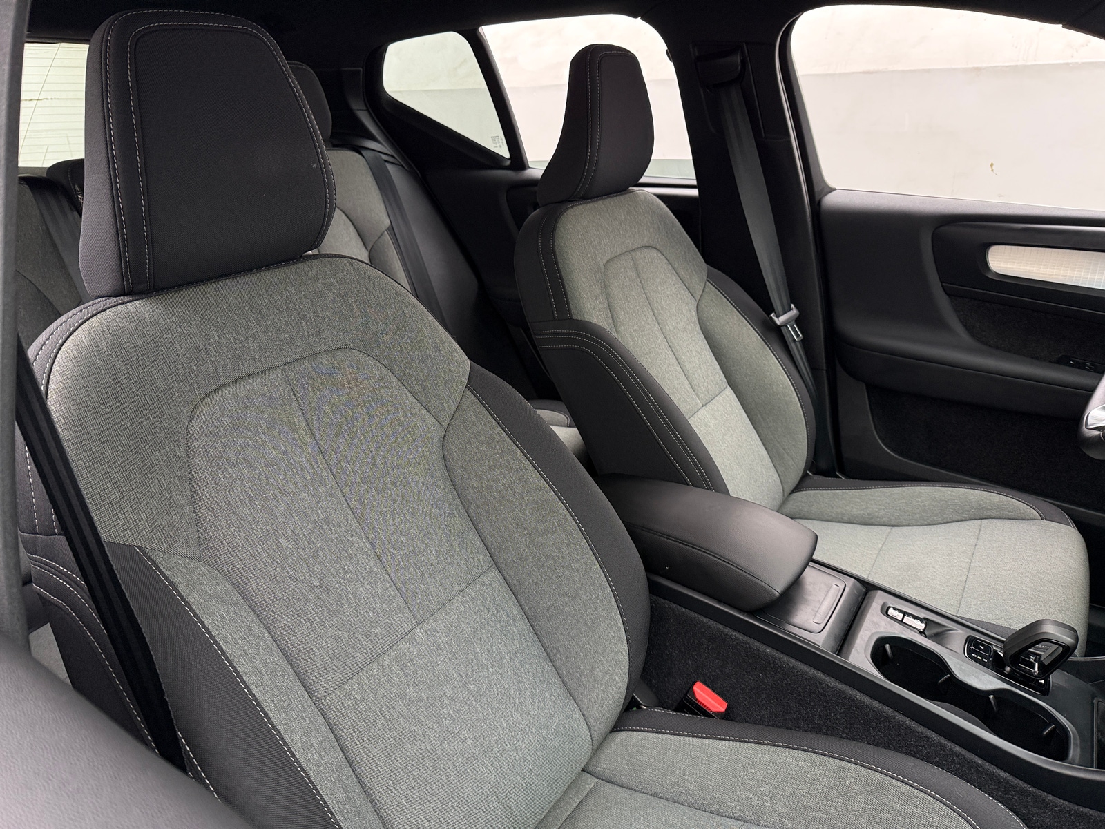 Thumbnail: 2024 Volvo XC40 - 2