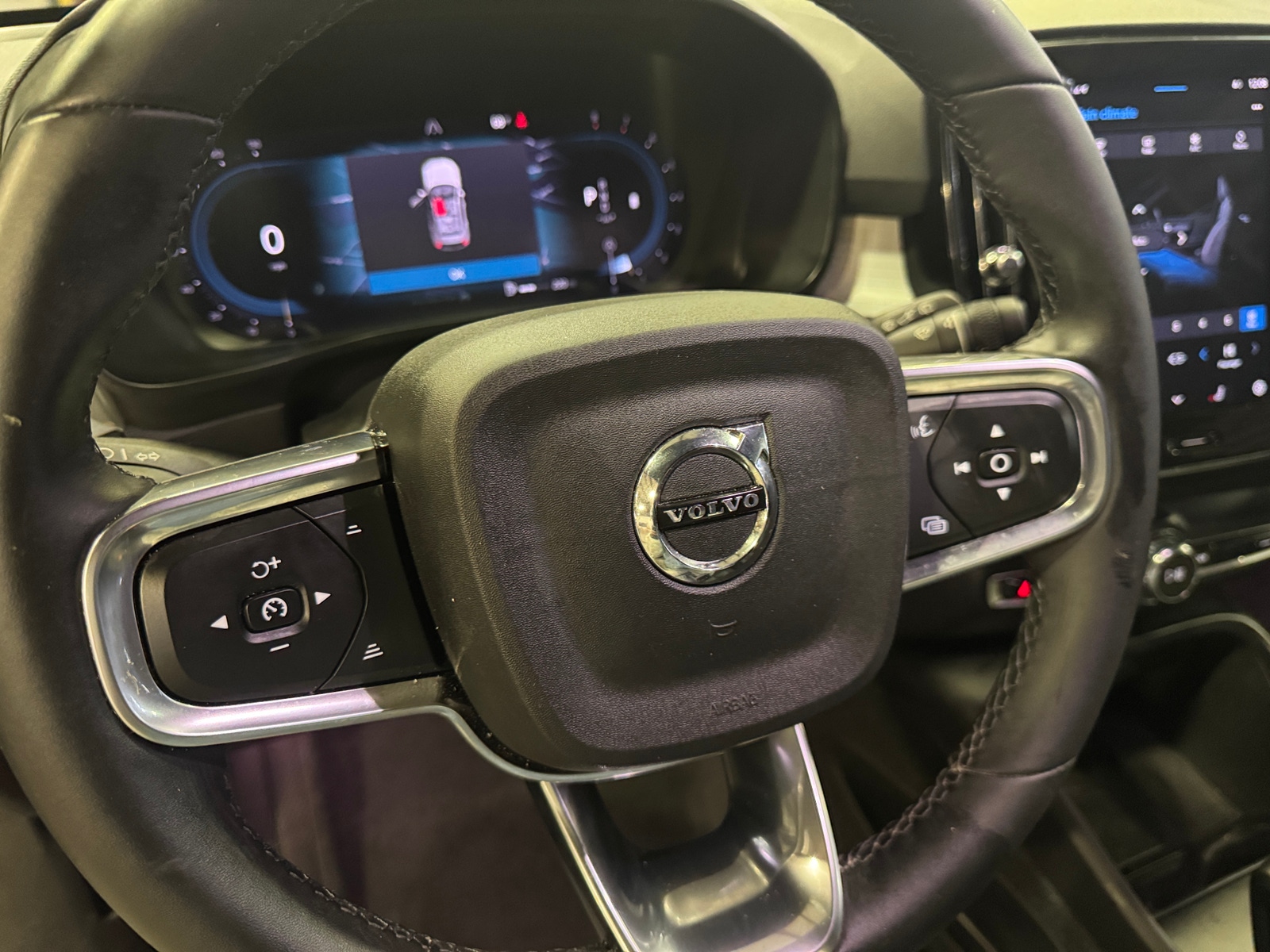 Thumbnail: 2024 Volvo XC40 - 5