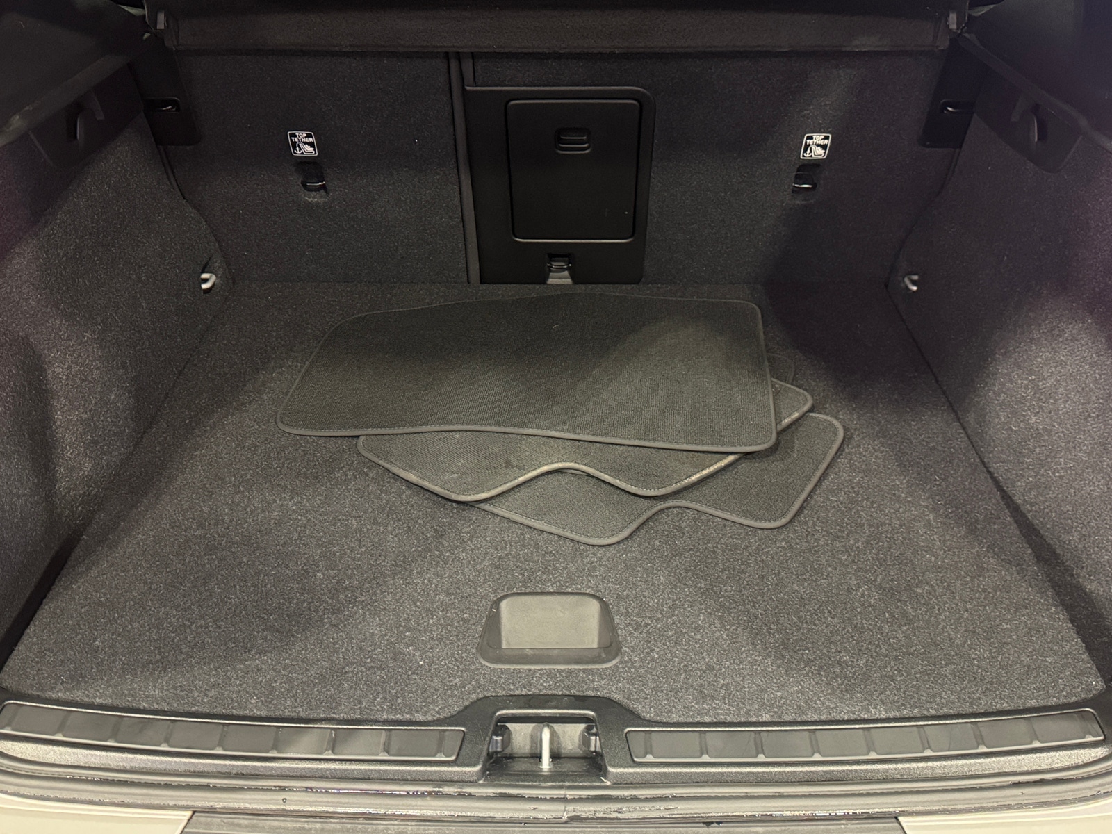 Thumbnail: 2024 Volvo XC40 - 7