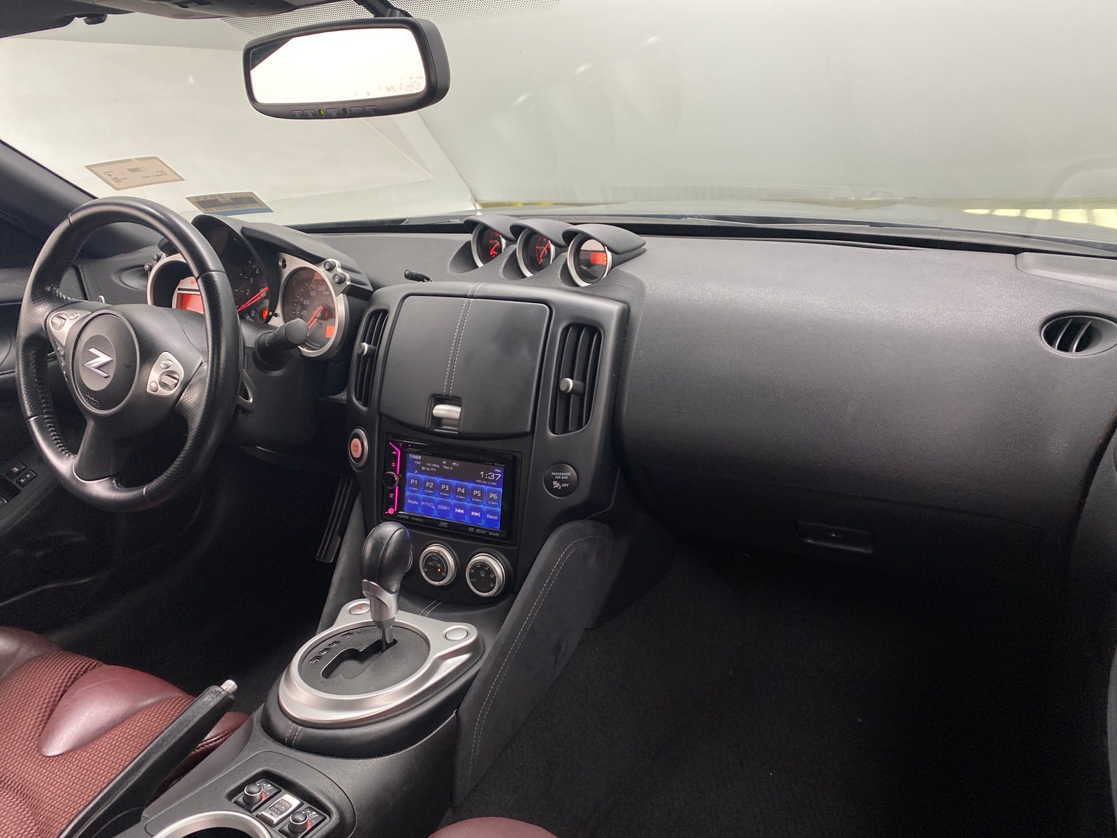 Thumbnail: 2010 Nissan Z - 3