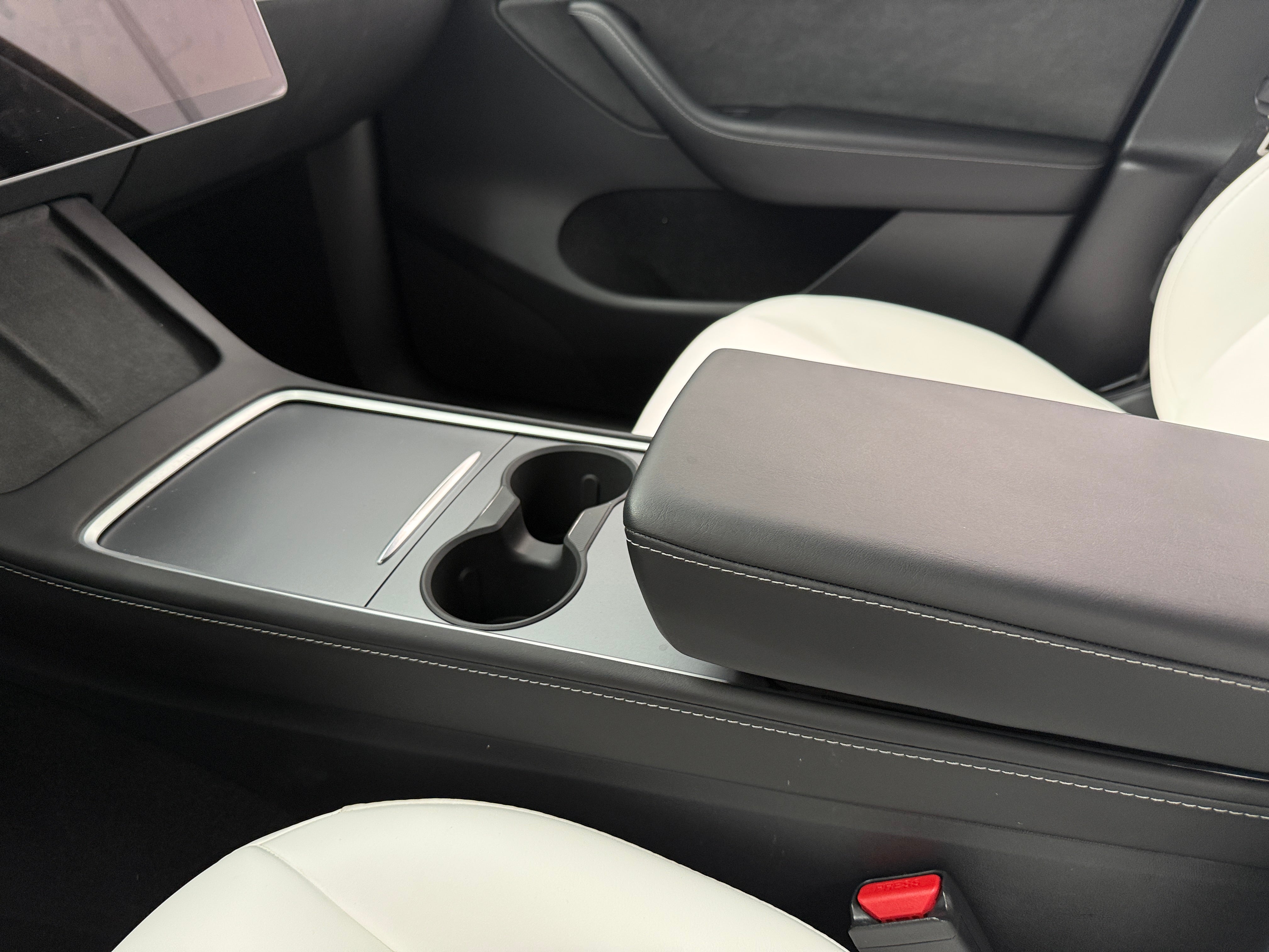 Used 2024 Tesla Model Y Performance with VIN 7SAYGDEF4RF046094 for sale in Oak Creek, WI