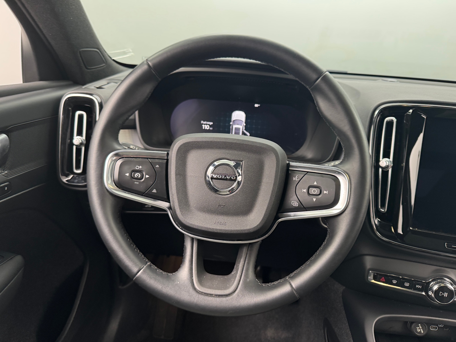 Thumbnail: 2025 Volvo XC40 - 5