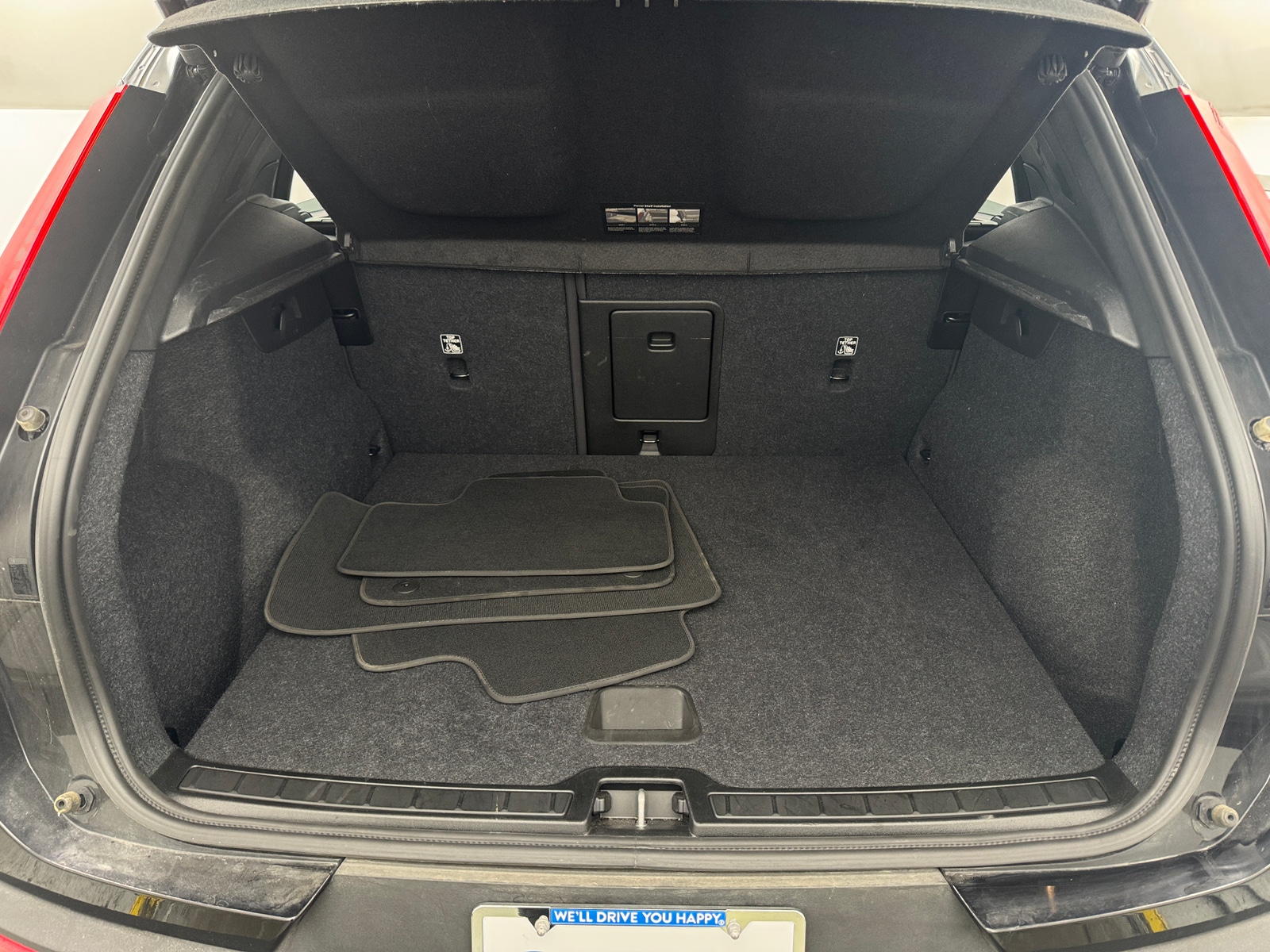 Thumbnail: 2025 Volvo XC40 - 7