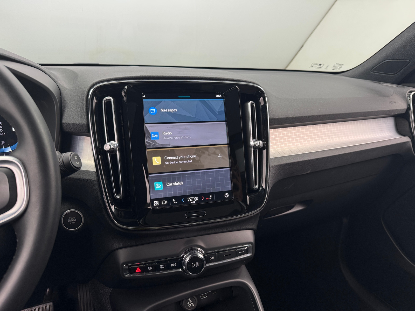 Thumbnail: 2025 Volvo XC40 - 4