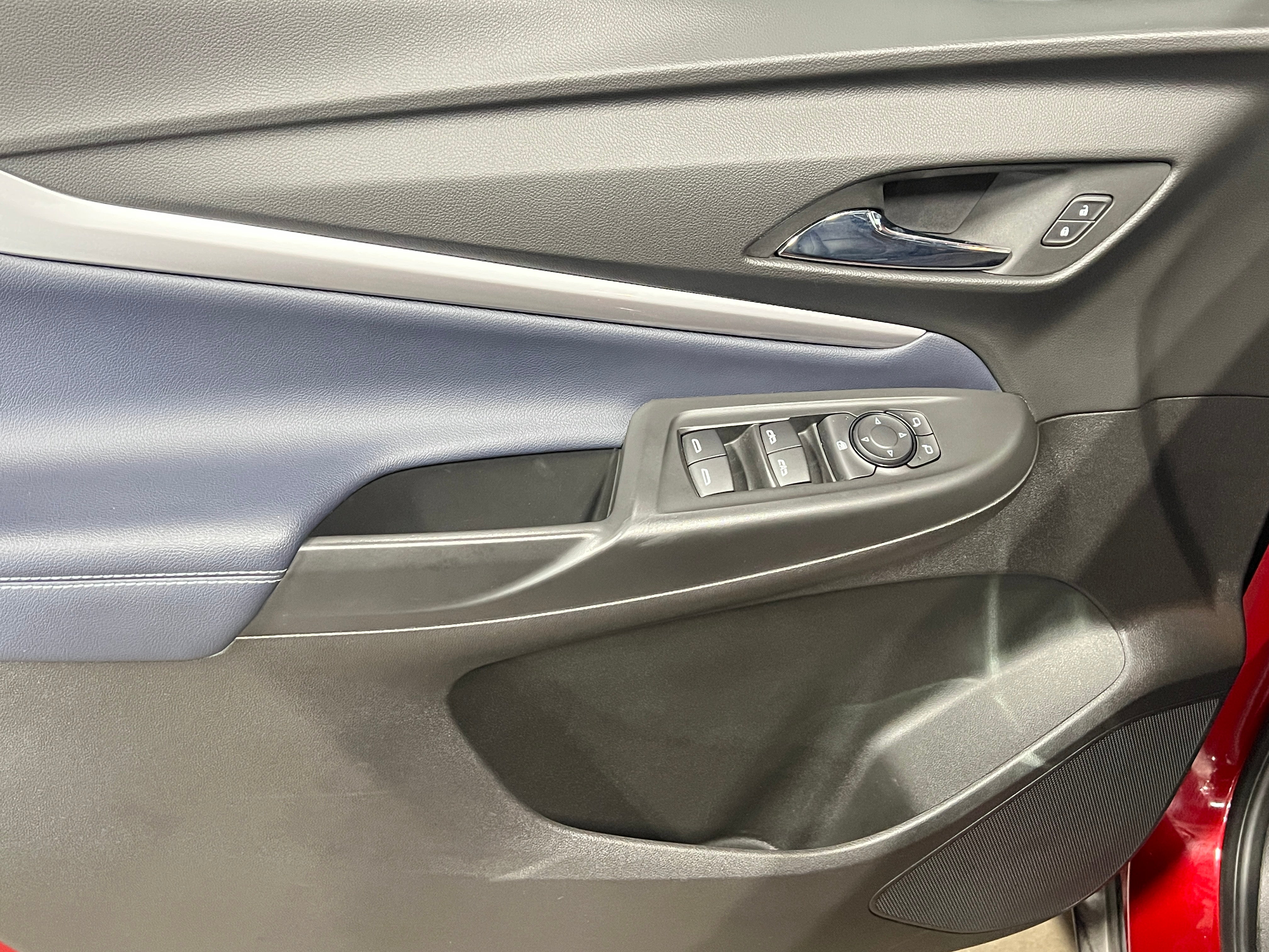 Used 2023 Chevrolet Bolt EUV LT with VIN 1G1FY6S01P4186775 for sale in Oak Creek, WI