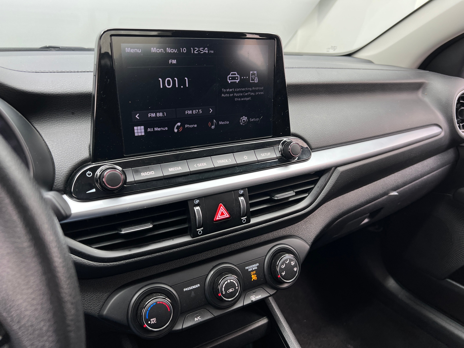 Thumbnail: 2024 Kia Forte - 4