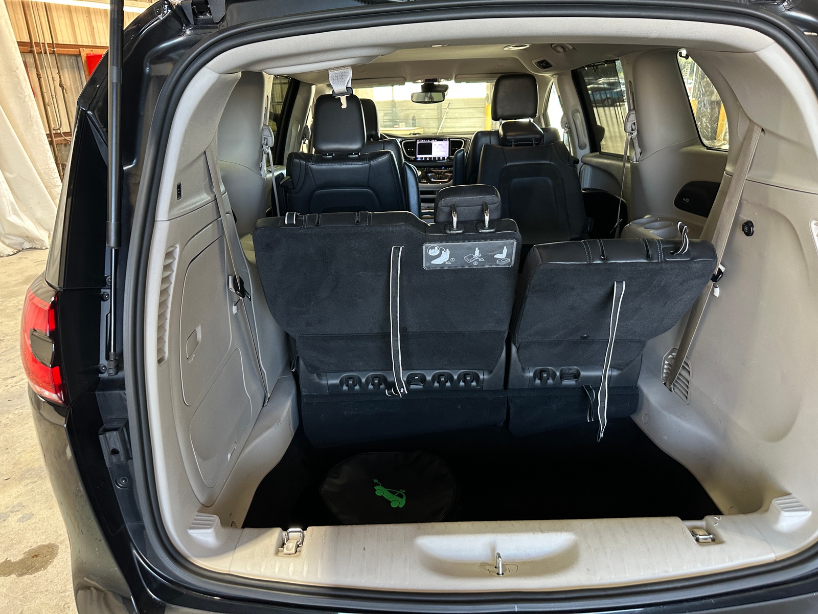 Thumbnail: 2021 Chrysler Pacifica - 6