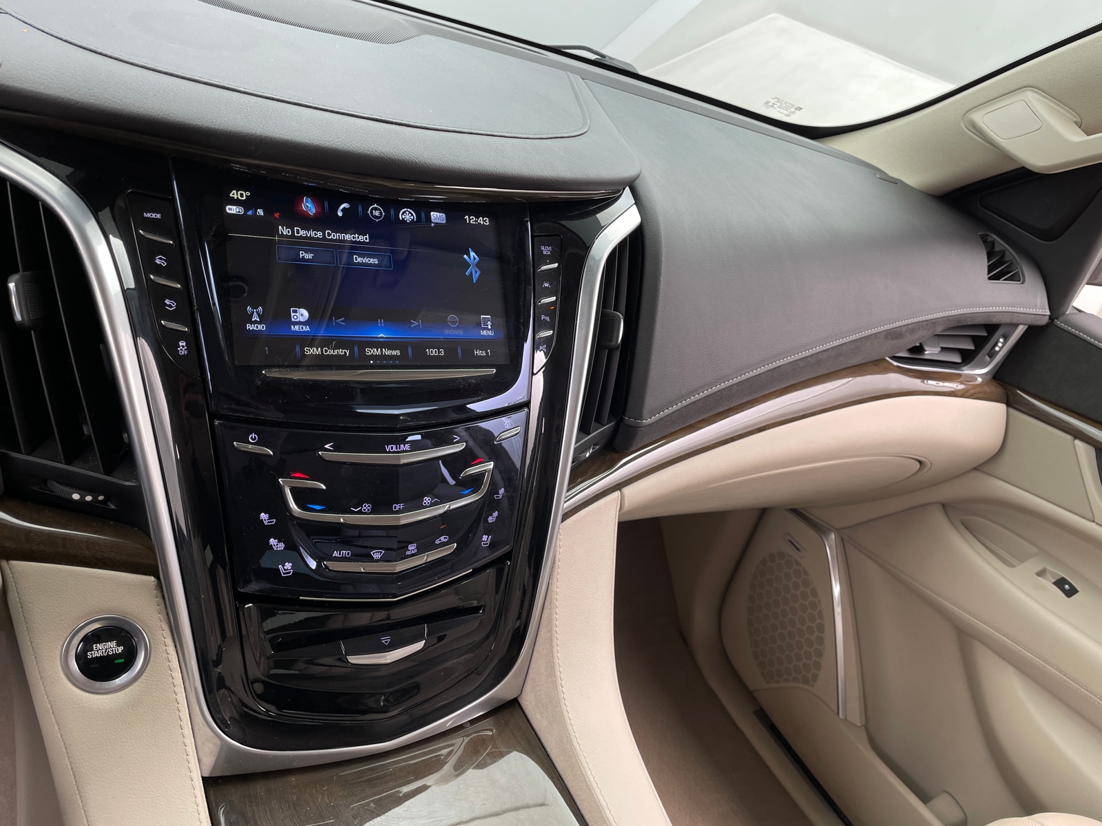 Thumbnail: 2020 Cadillac Escalade - 3