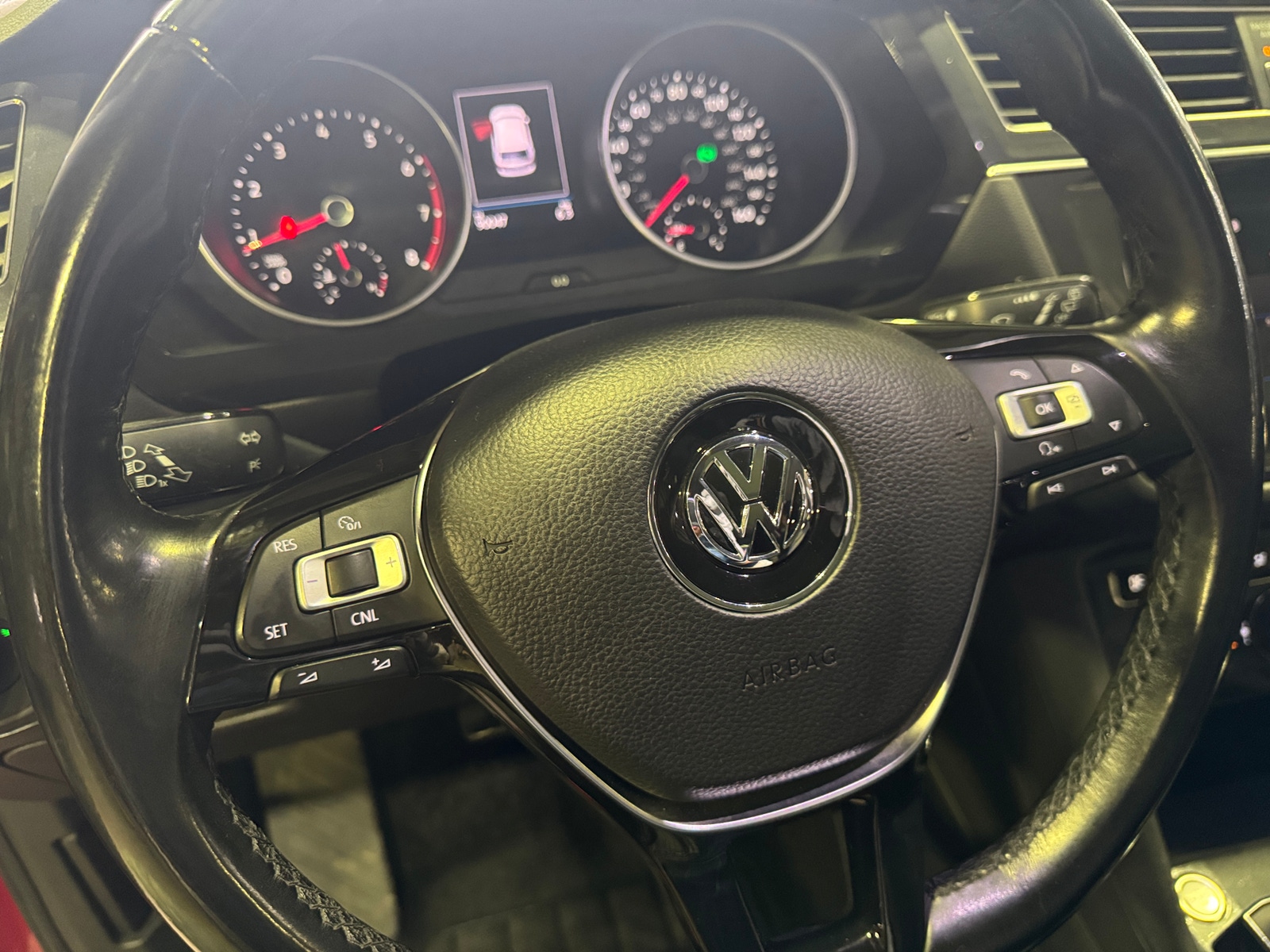 Thumbnail: 2018 Volkswagen Tiguan - 4