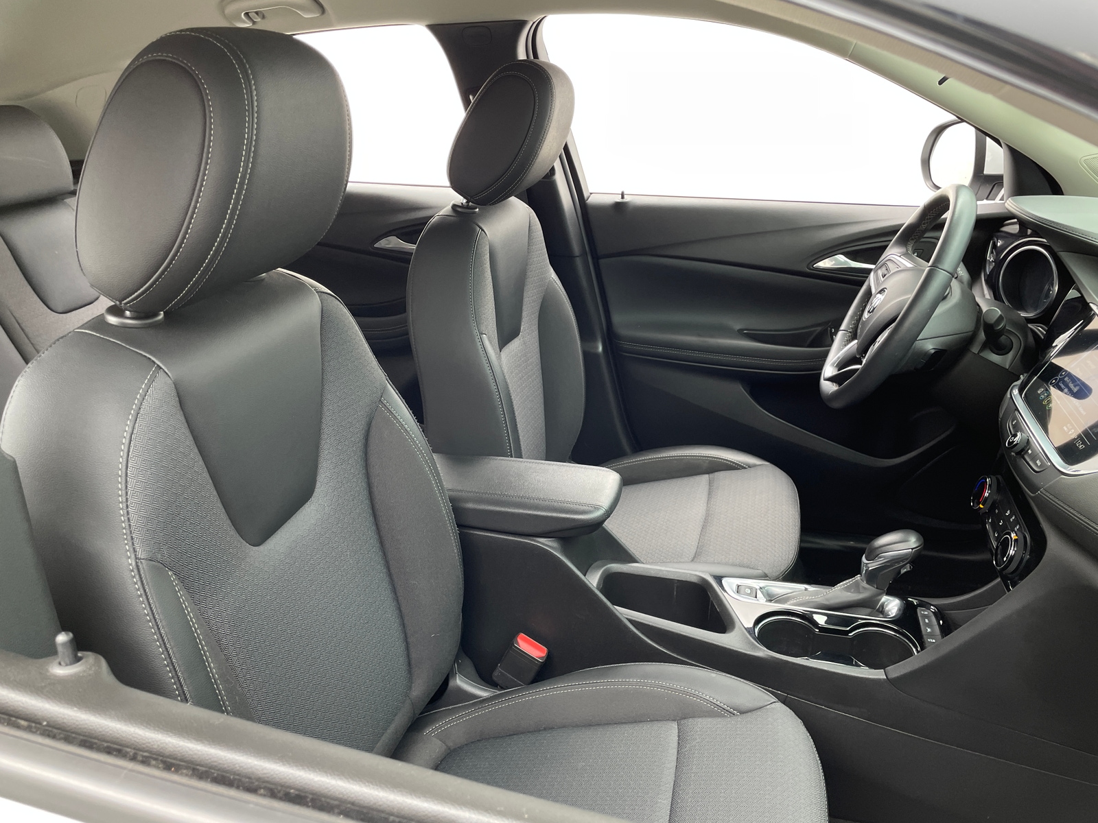 Thumbnail: 2022 Buick Encore GX - 2