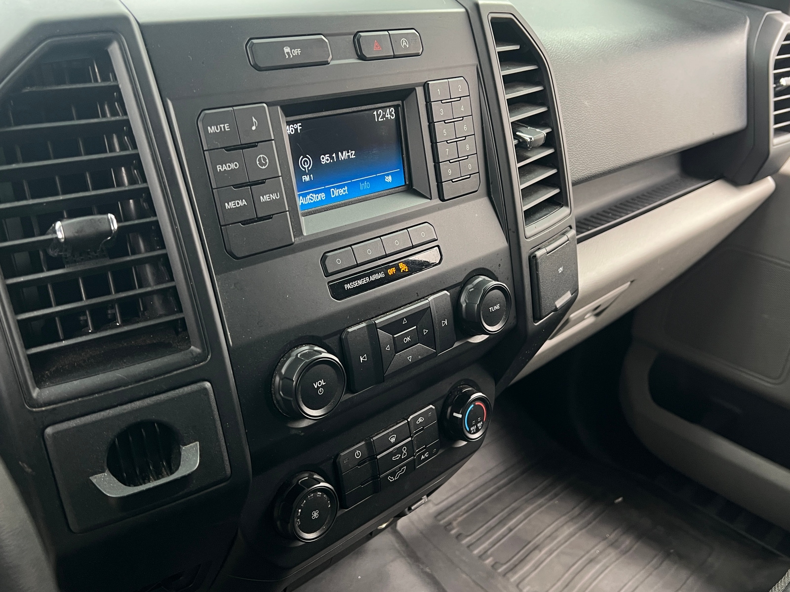 Thumbnail: 2019 Ford Econoline - 4