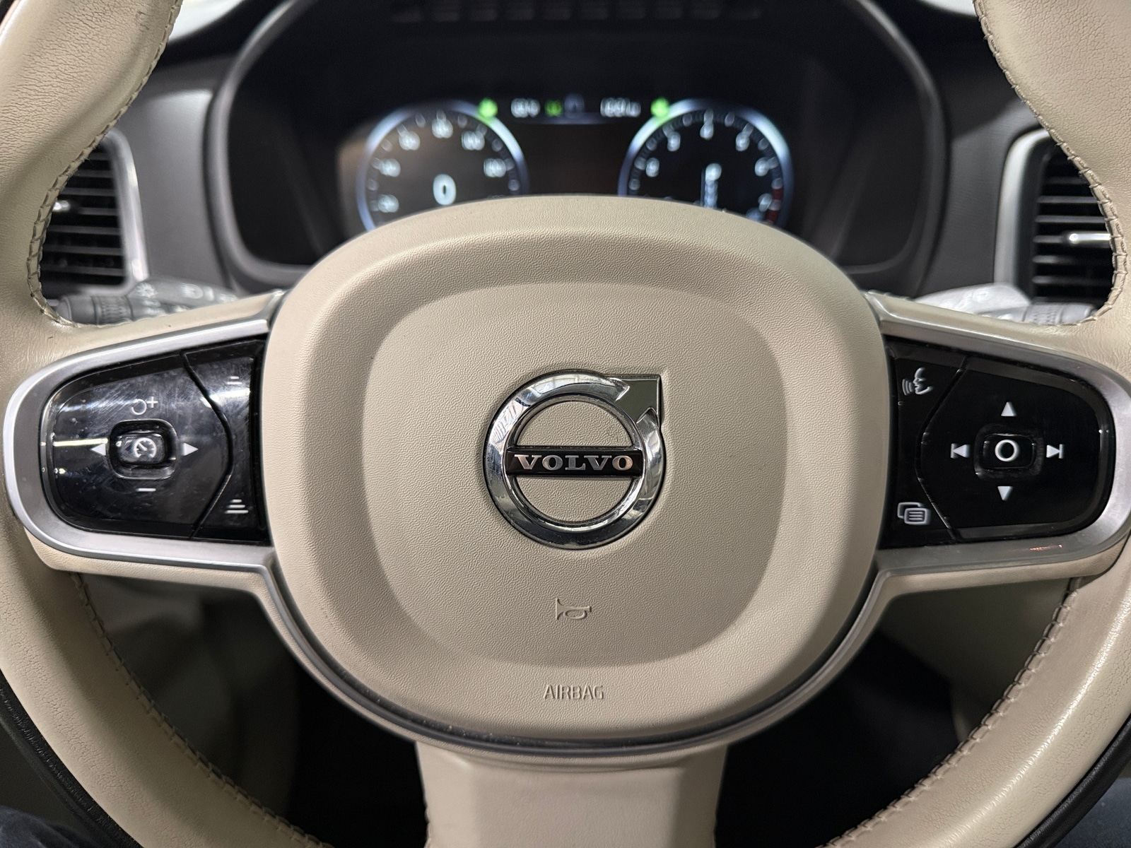 Thumbnail: 2020 Volvo XC90 - 4