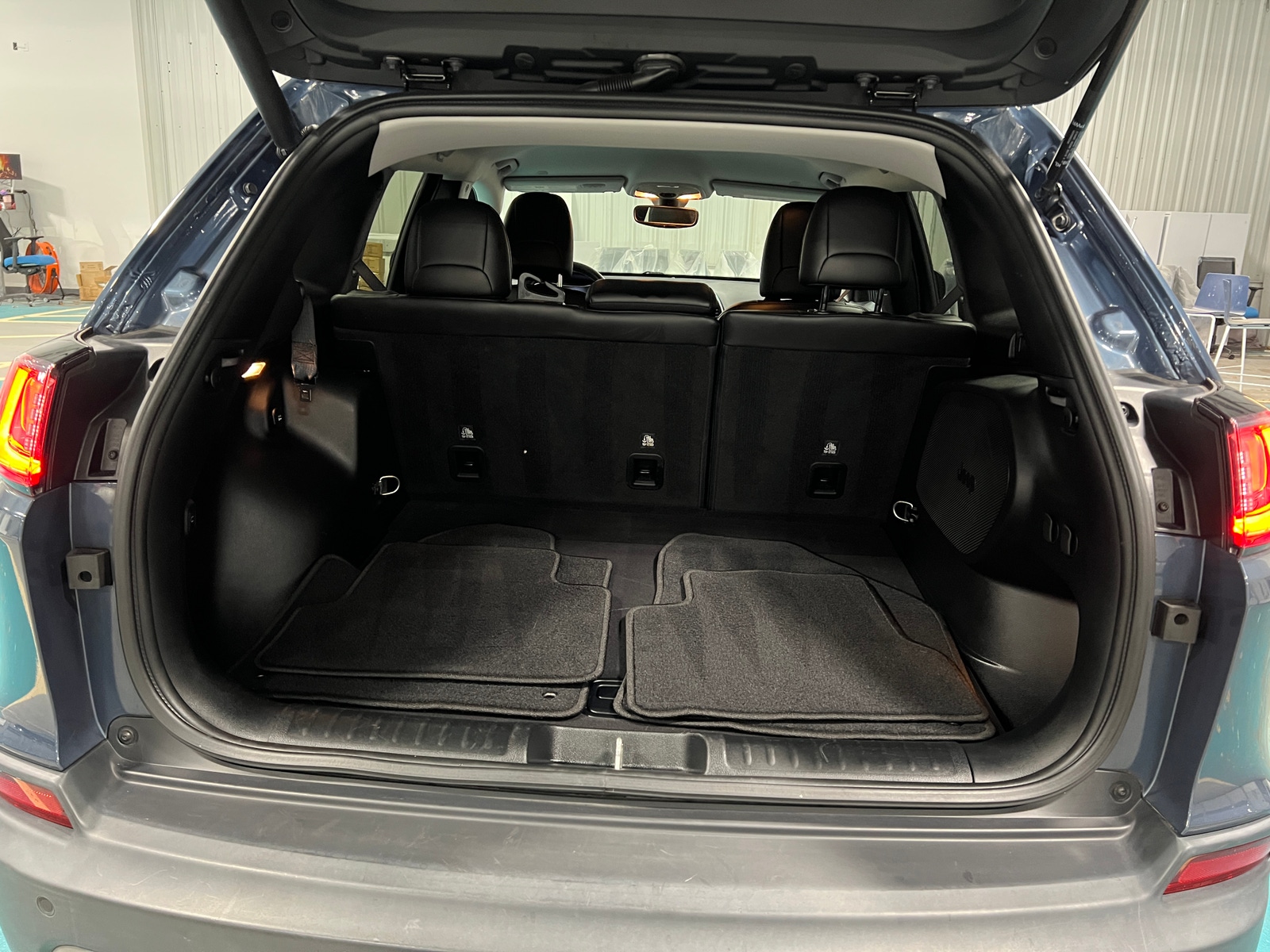 Thumbnail: 2020 Jeep Cherokee - 6