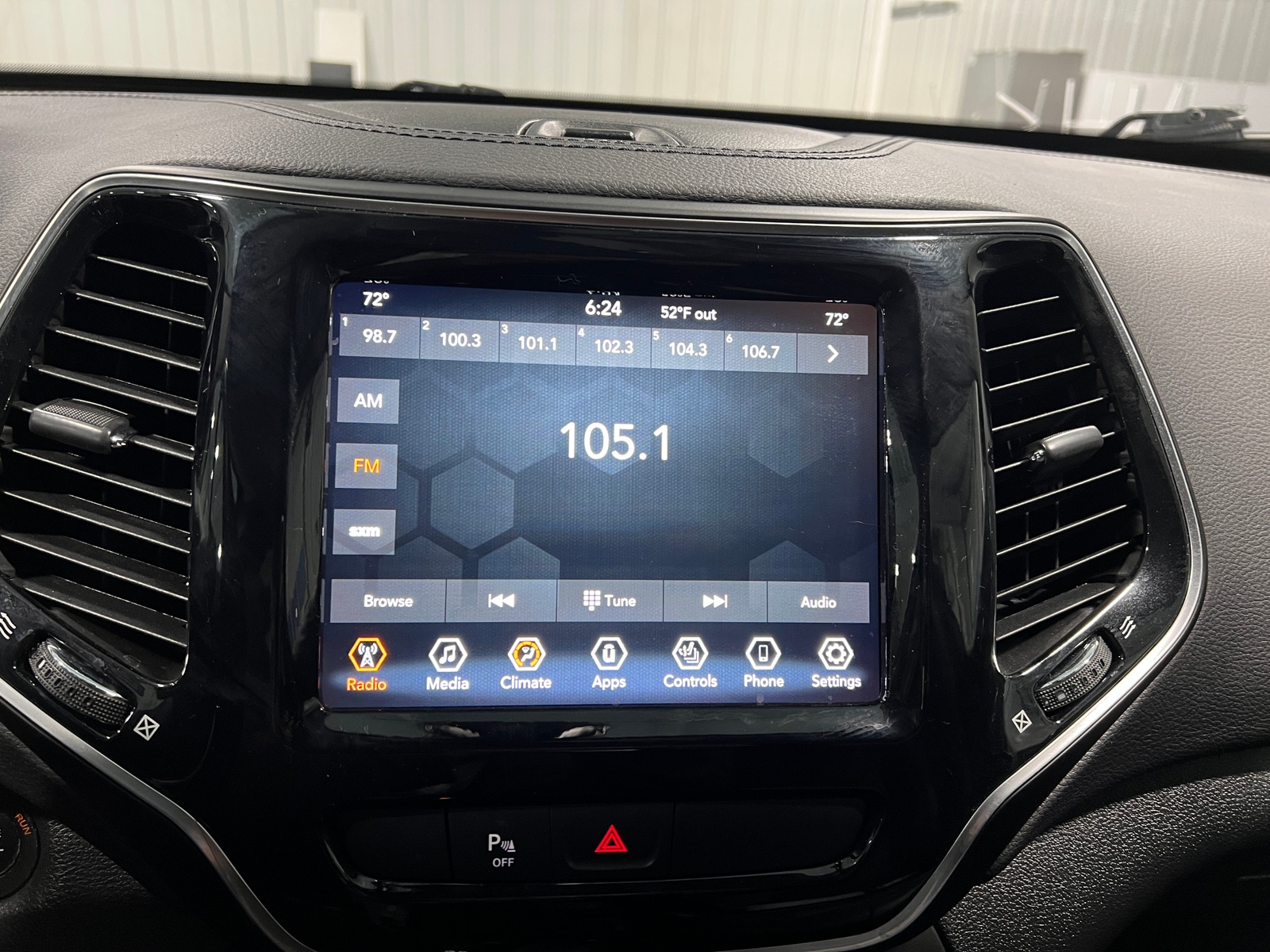 Thumbnail: 2020 Jeep Cherokee - 3