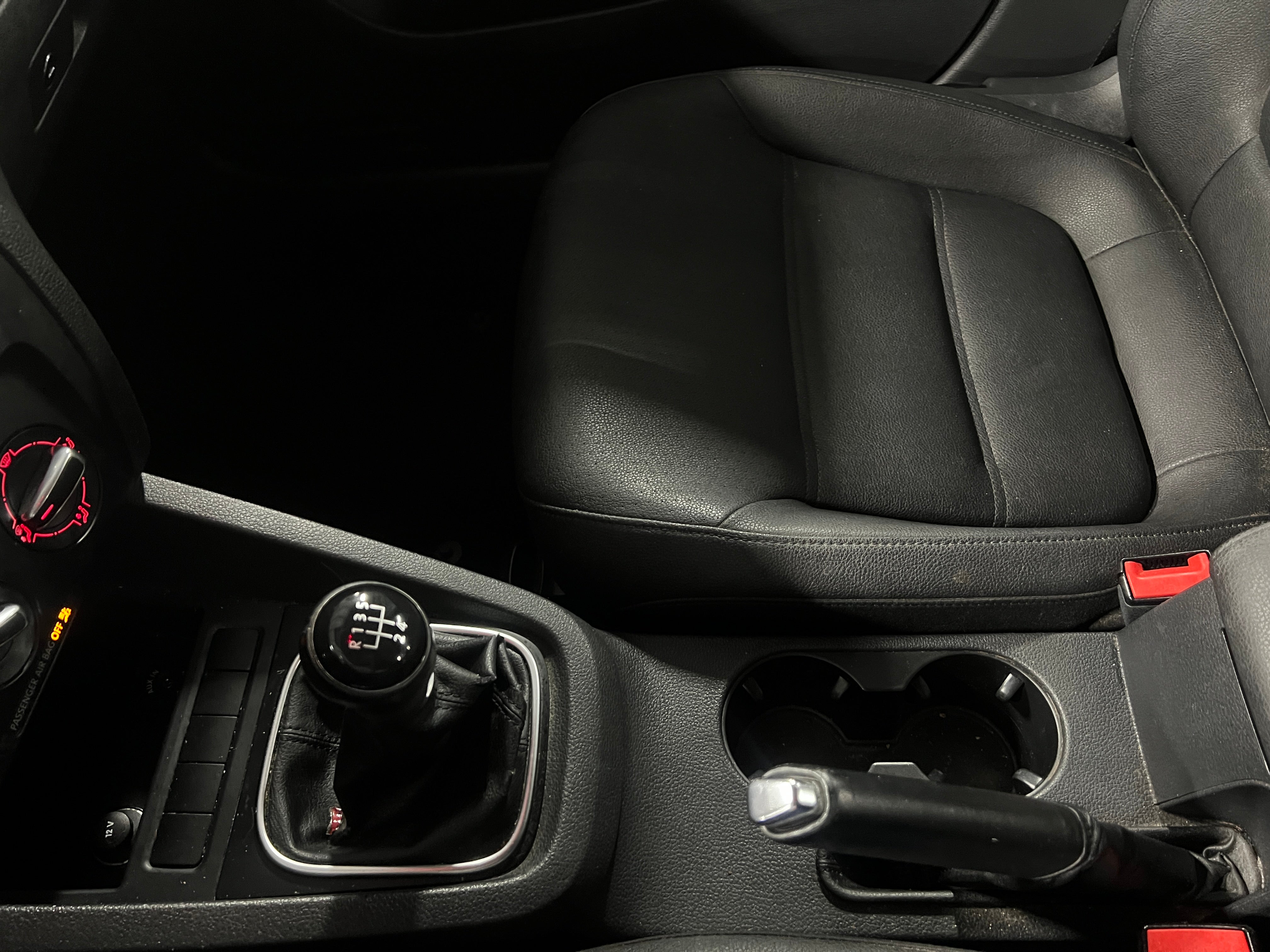 Used 2012 Volkswagen Jetta SE with VIN 3VWBP7AJXCM384114 for sale in Oak Creek, WI