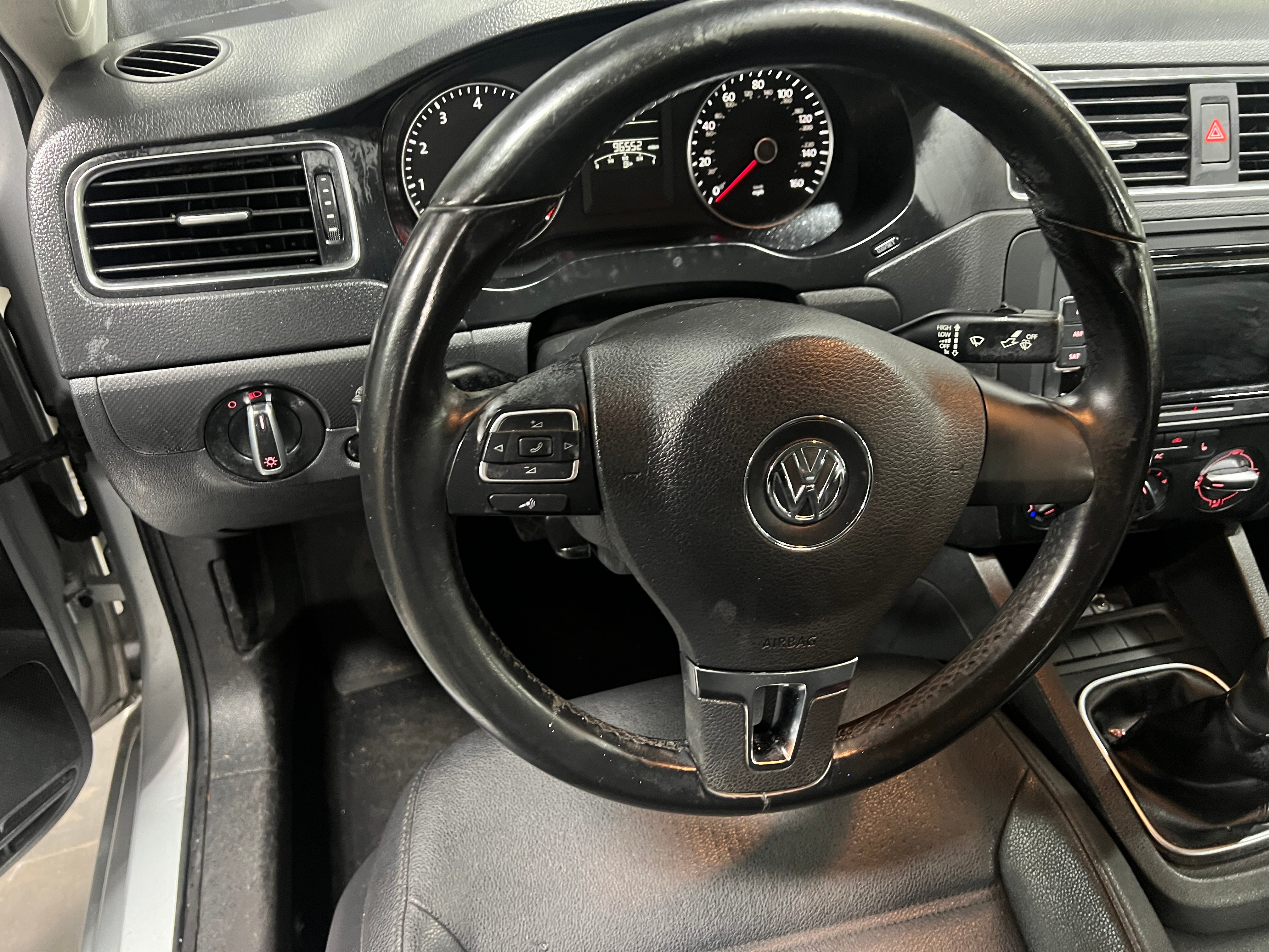 Used 2012 Volkswagen Jetta SE with VIN 3VWBP7AJXCM384114 for sale in Oak Creek, WI