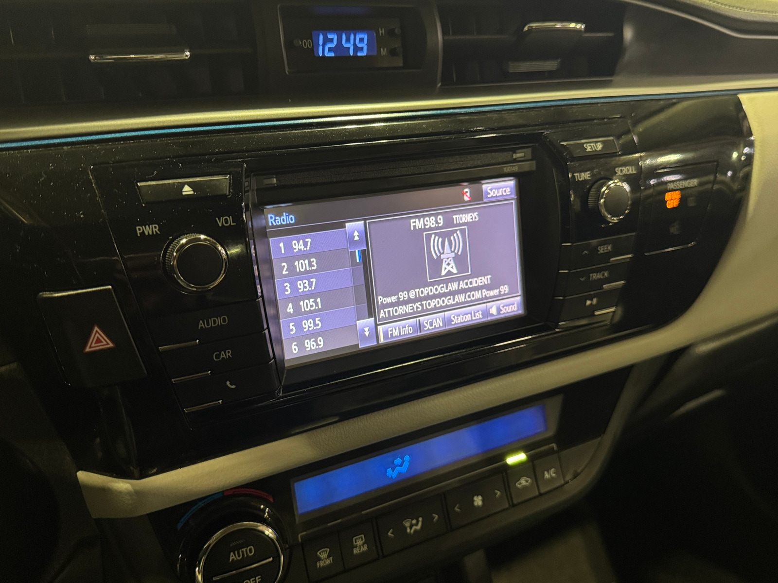 Thumbnail: 2015 Toyota Corolla - 4