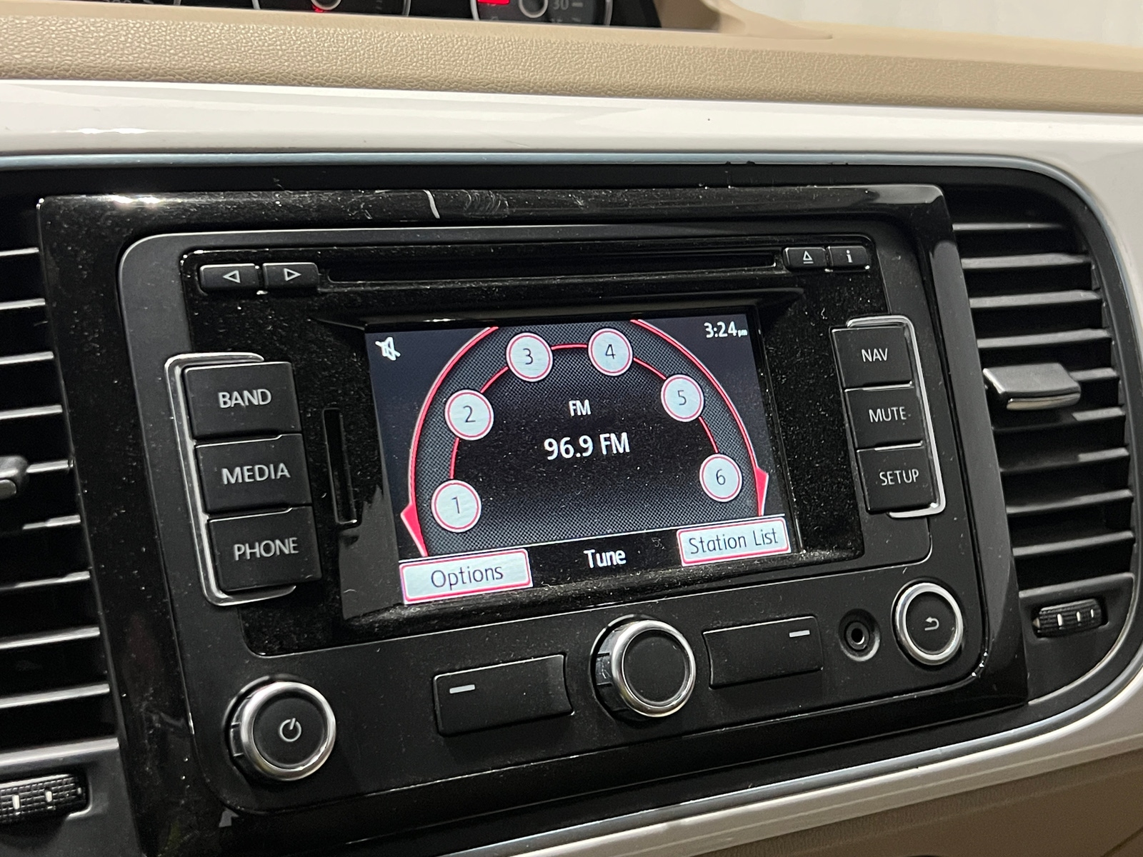 Thumbnail: 2013 Volkswagen Beetle - 4