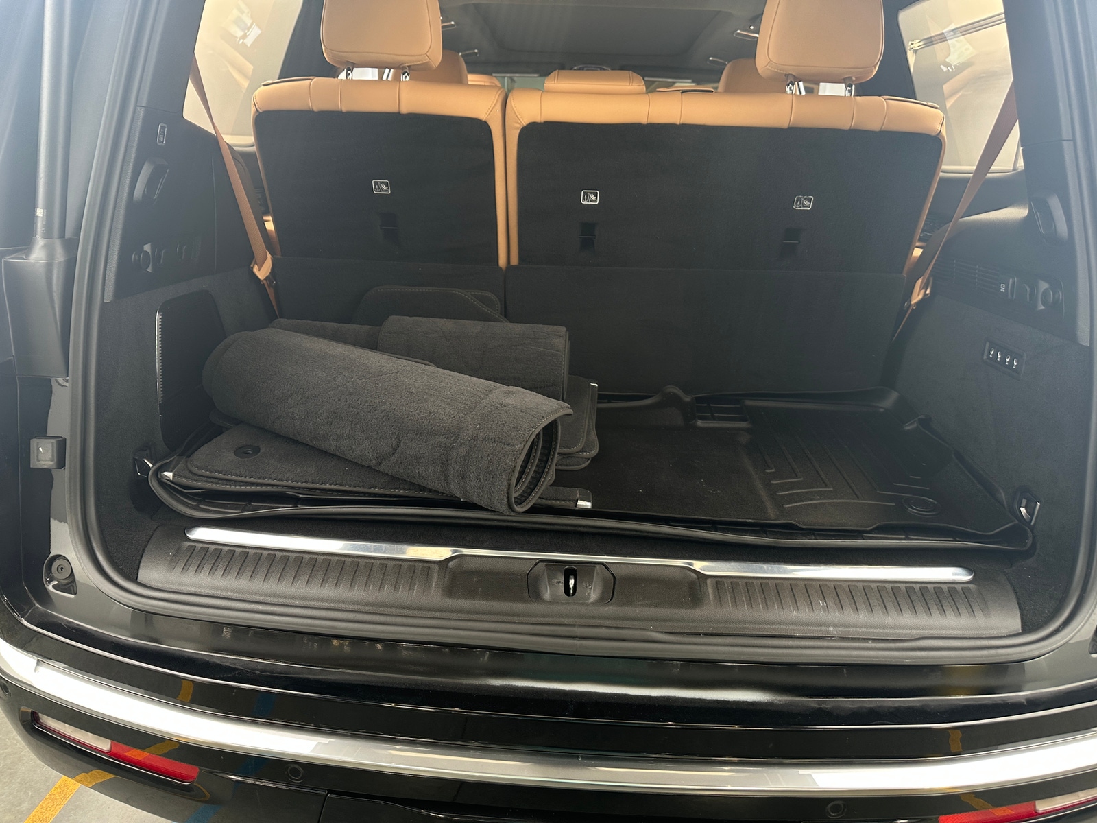 Thumbnail: 2022 Jeep Grand Wagoneer - 6