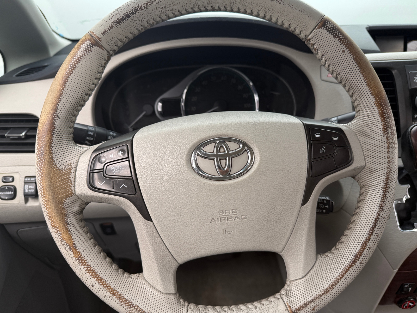 Thumbnail: 2013 Toyota Sienna - 4