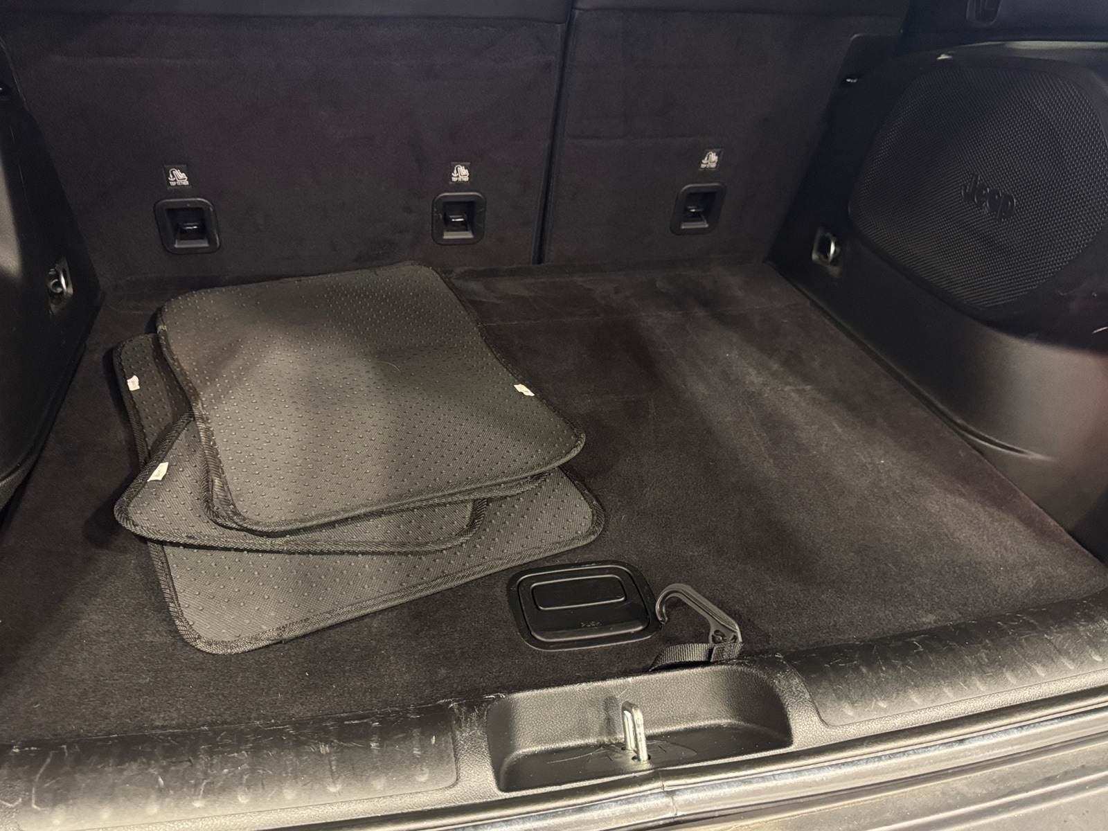 Thumbnail: 2019 Jeep Cherokee - 6