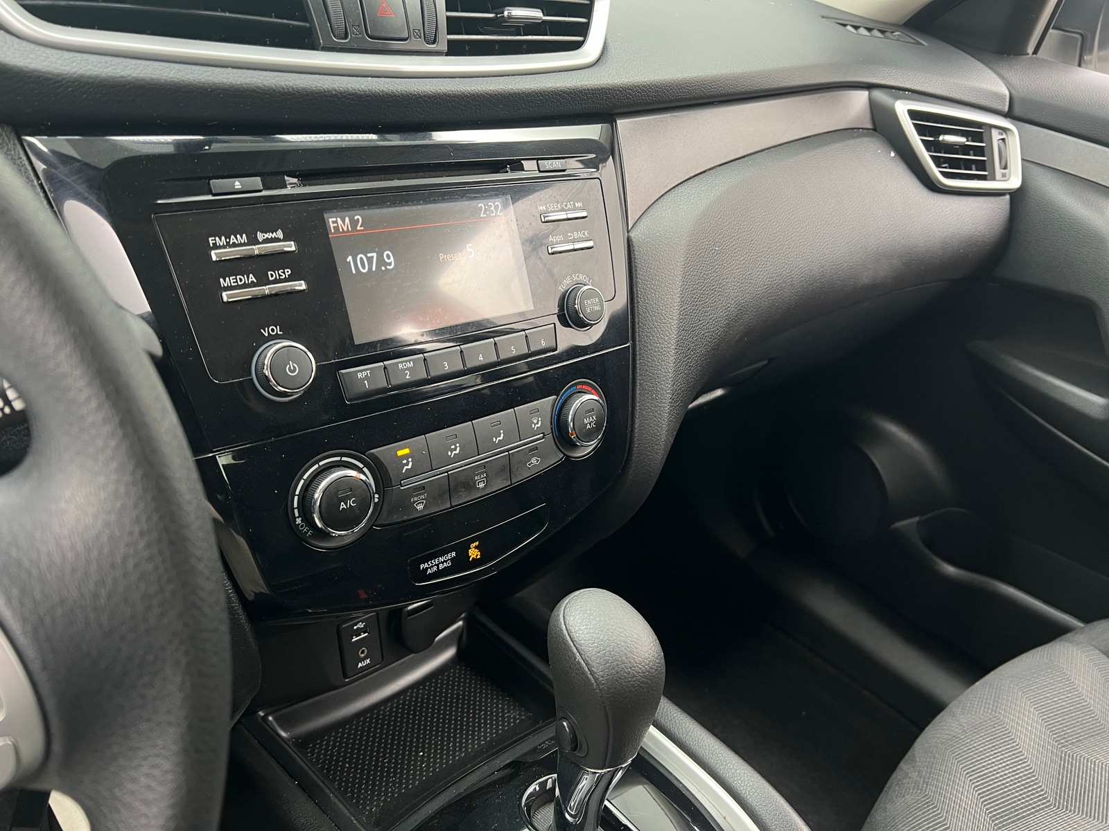 Thumbnail: 2016 Nissan Rogue - 4