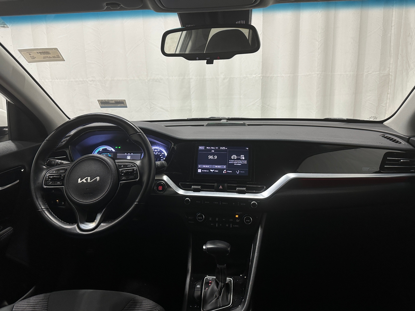 Thumbnail: 2022 Kia Niro - 3