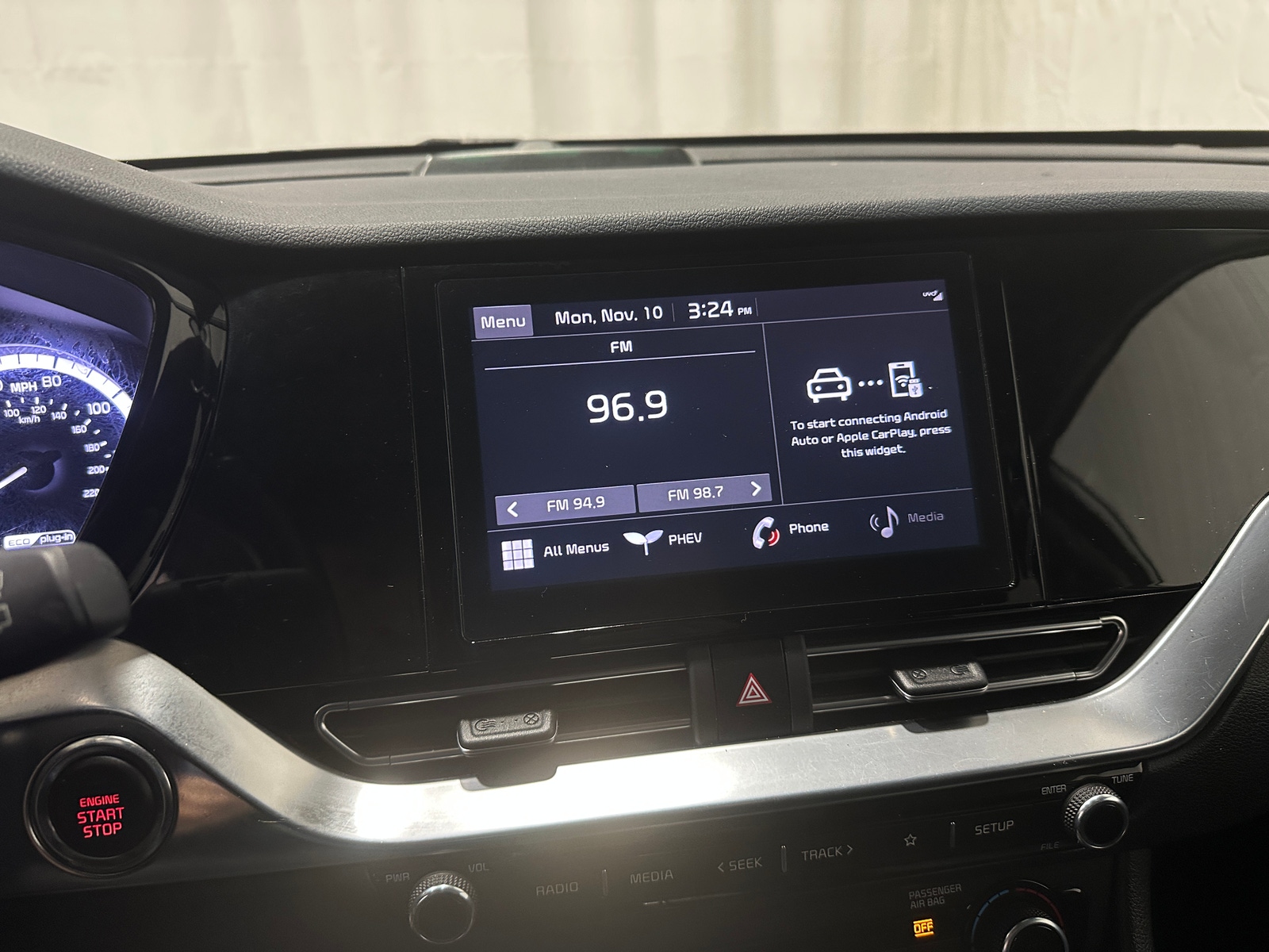 Thumbnail: 2022 Kia Niro - 4