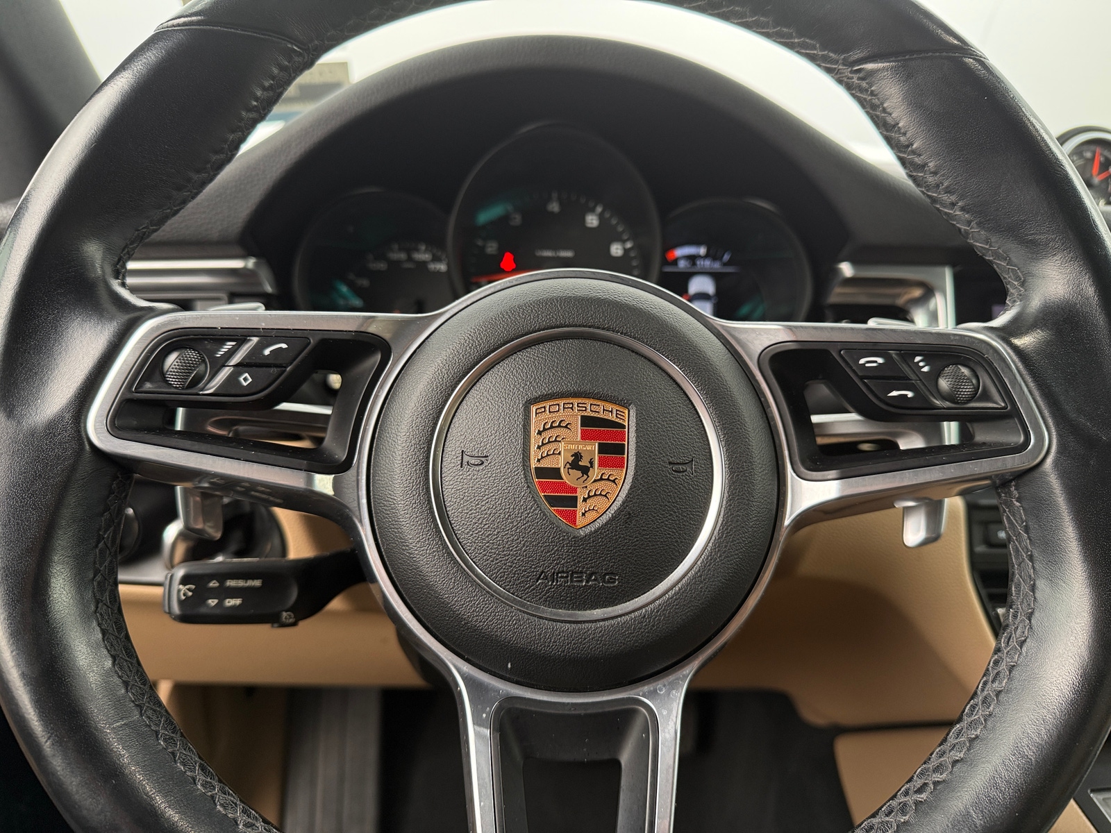 Thumbnail: 2020 Porsche Macan - 4