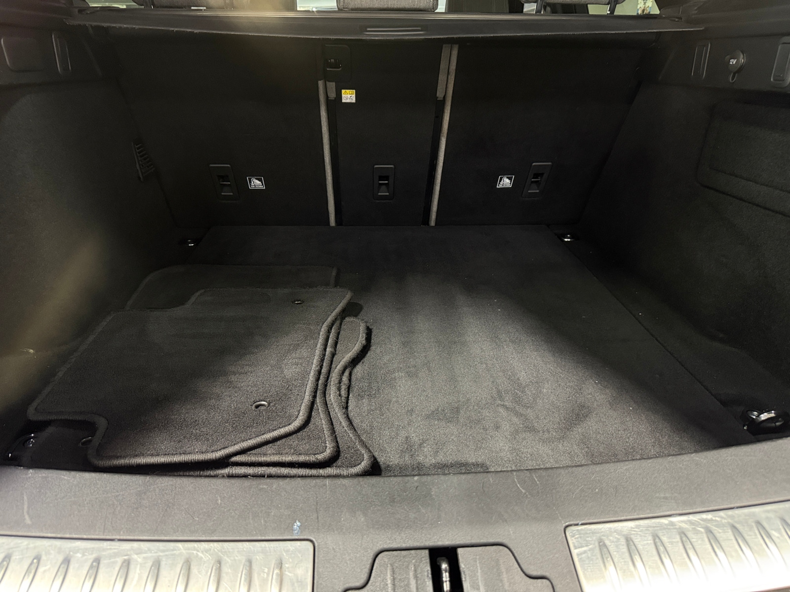 Thumbnail: 2019 Land Rover Range Rover Velar - 6