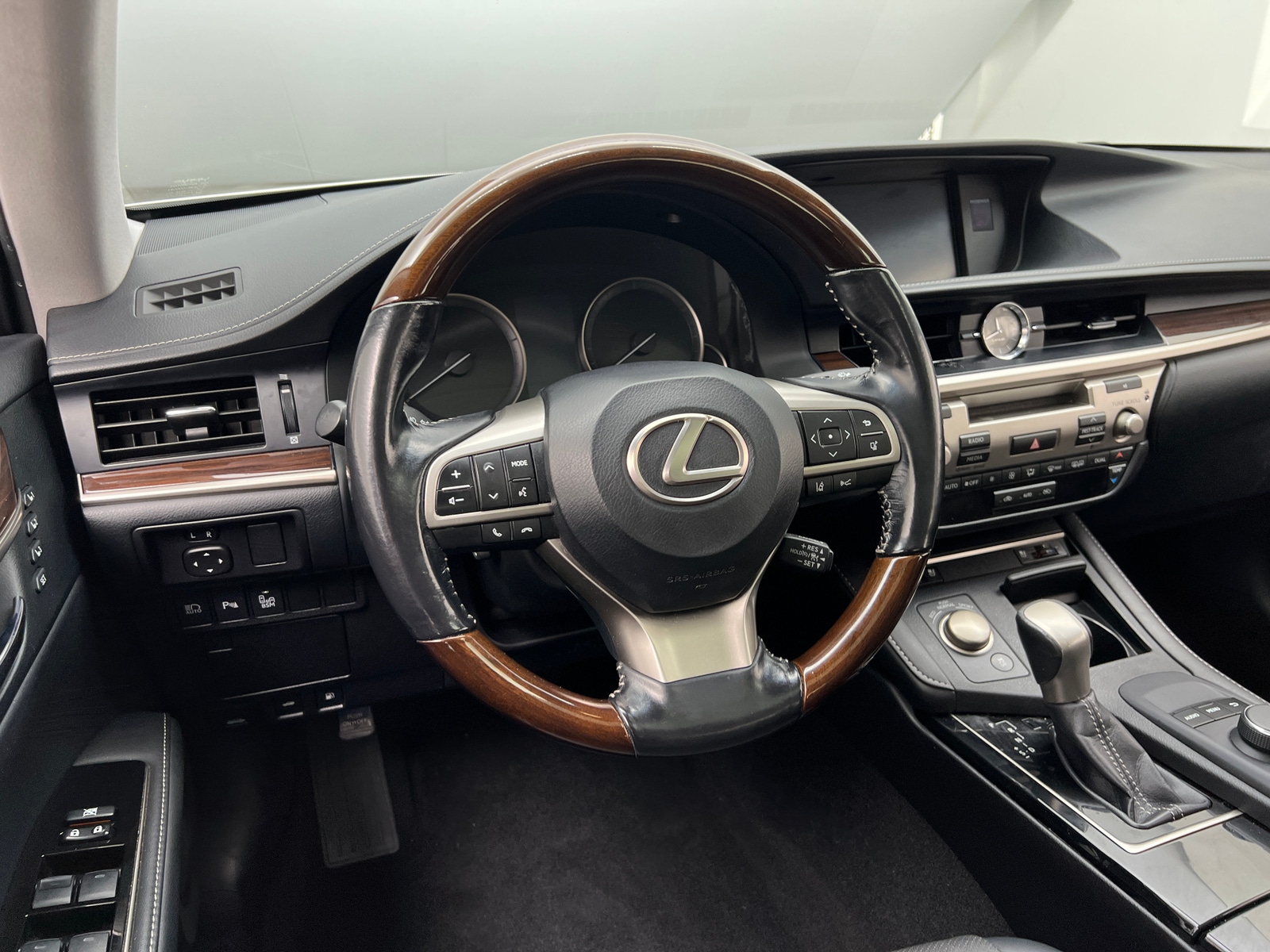 Thumbnail: 2016 Lexus ES - 4