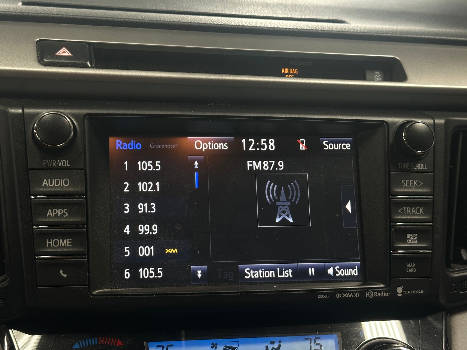 Thumbnail: 2016 Toyota RAV4 - 3