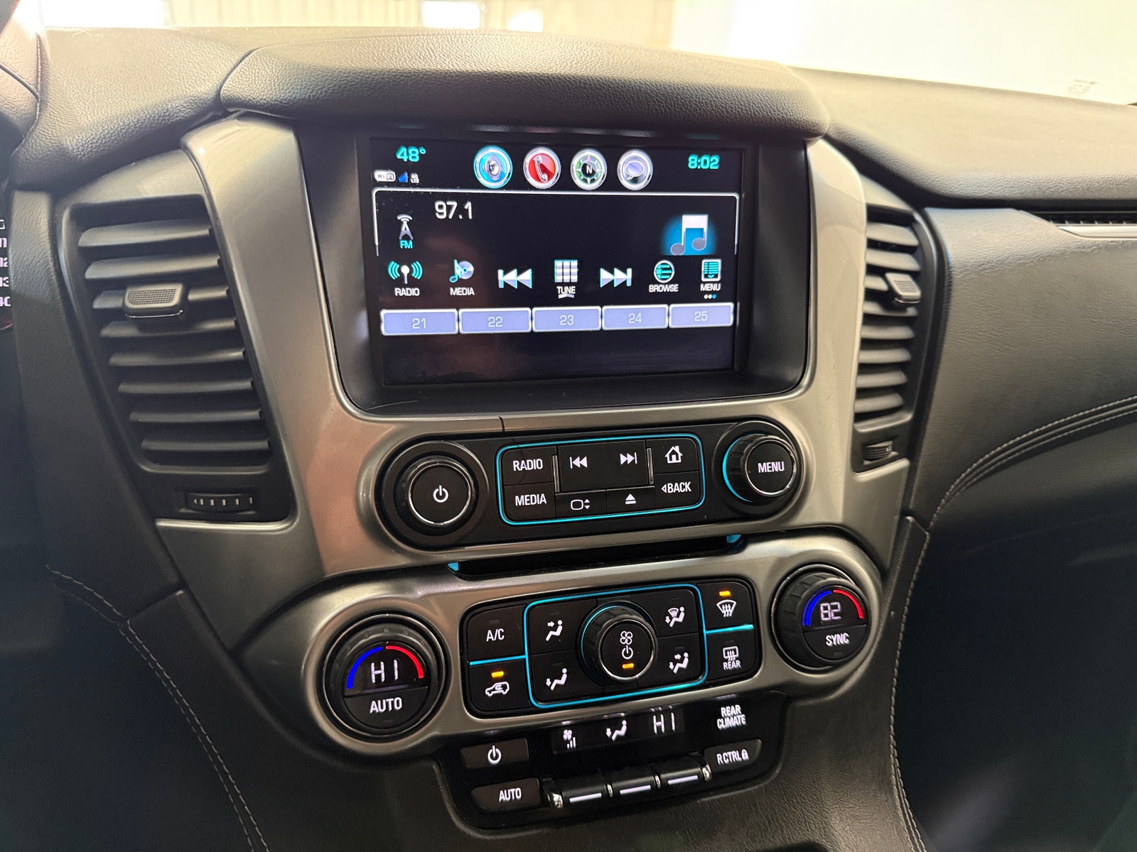 Thumbnail: 2019 Chevrolet Tahoe - 4