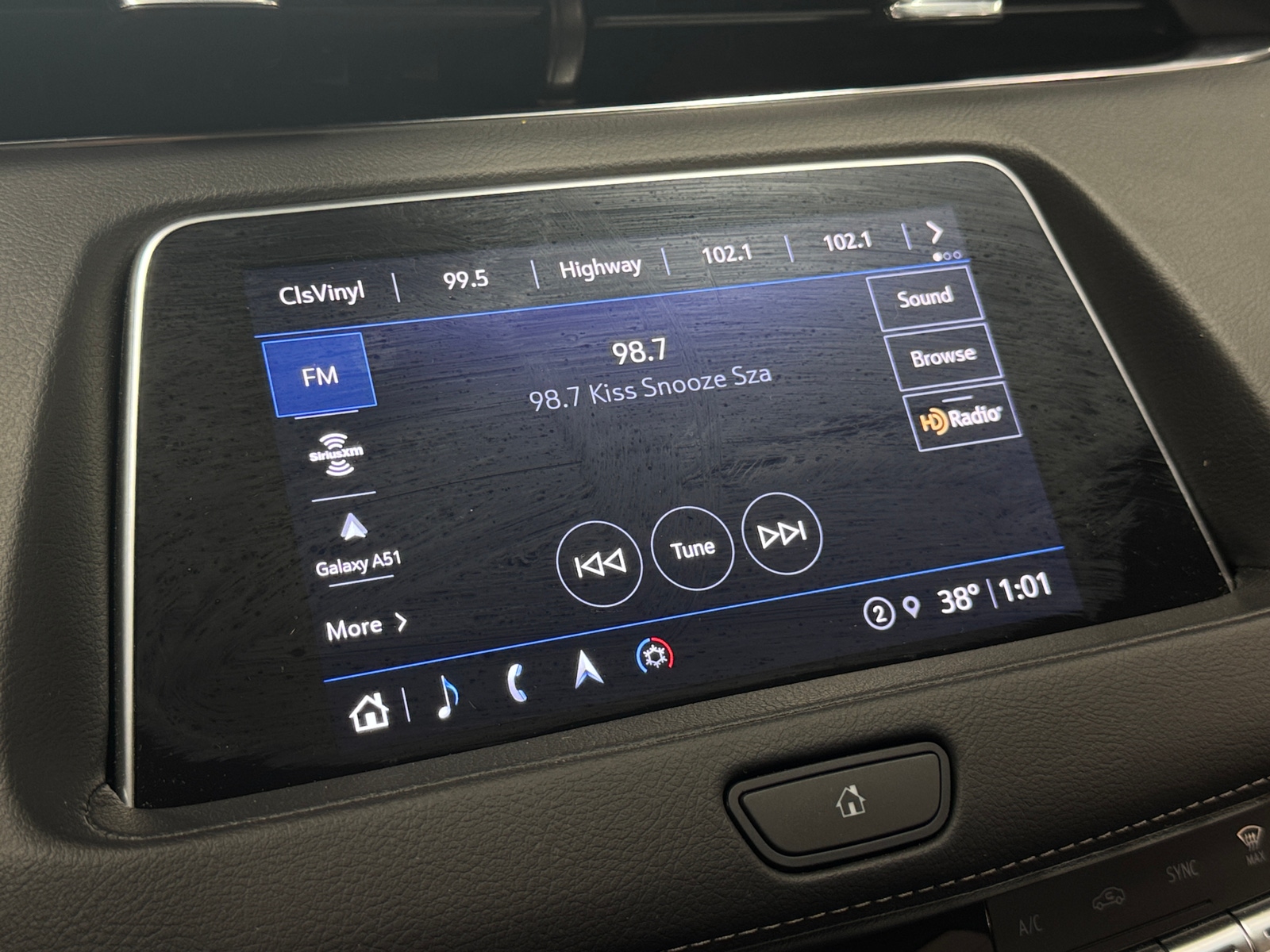 Thumbnail: 2023 Cadillac XT4 - 3