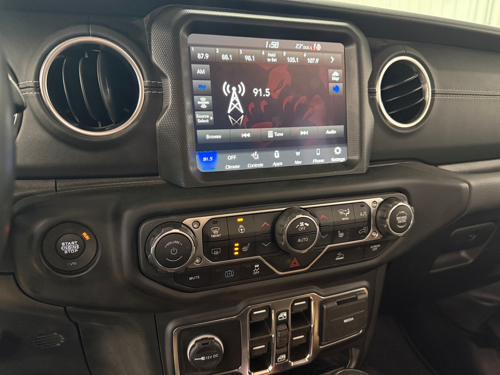 Thumbnail: 2022 Jeep Wrangler - 3