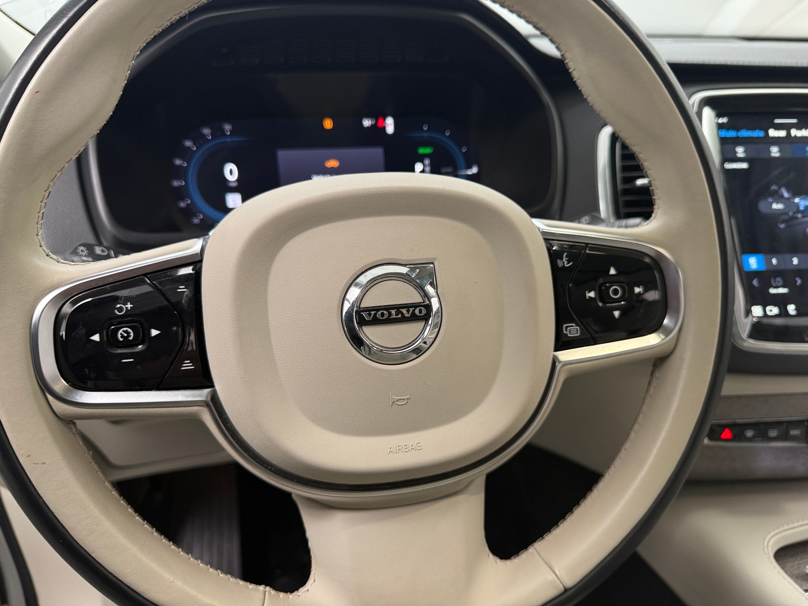 Thumbnail: 2023 Volvo XC90 - 4