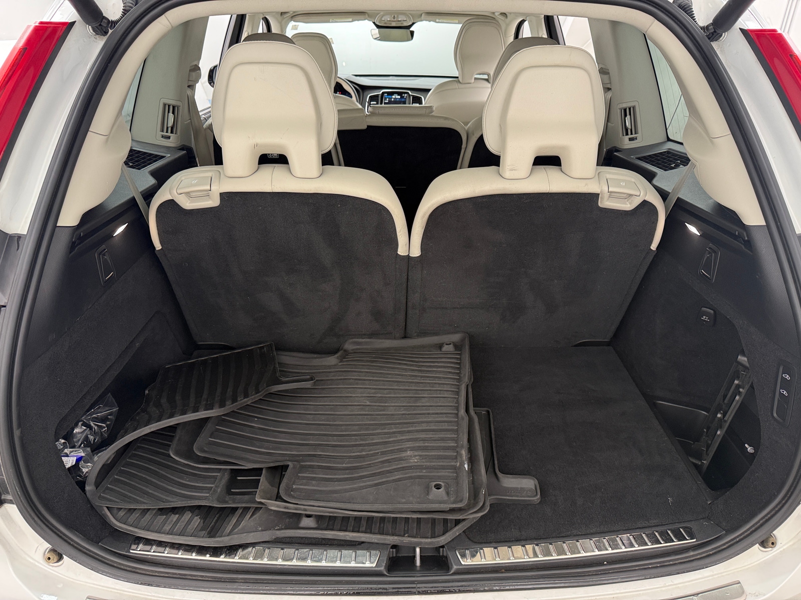 Thumbnail: 2023 Volvo XC90 - 6