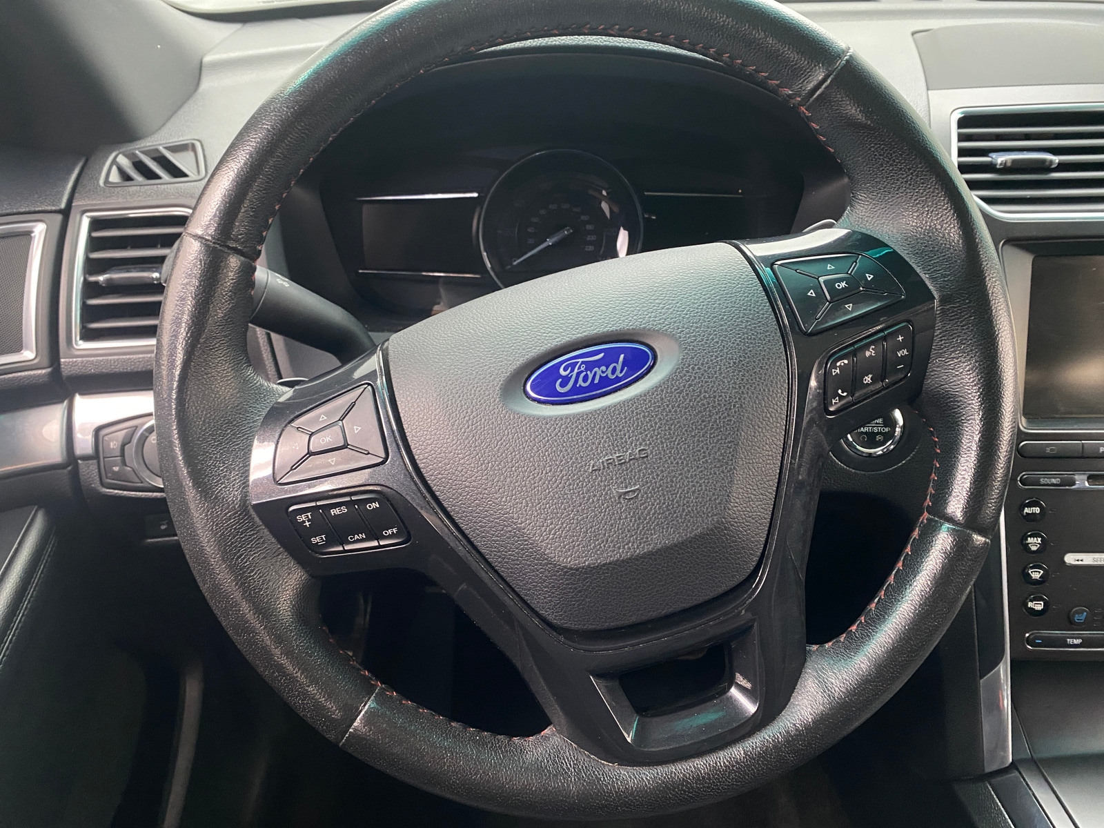 Thumbnail: 2016 Ford Explorer - 4