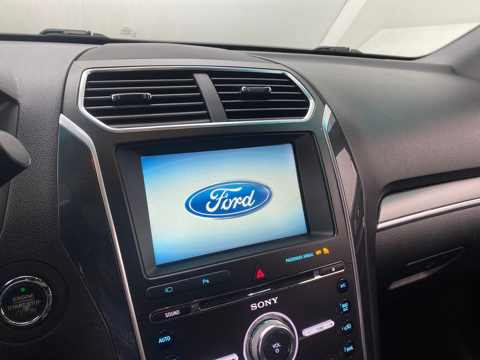 Thumbnail: 2016 Ford Explorer - 3