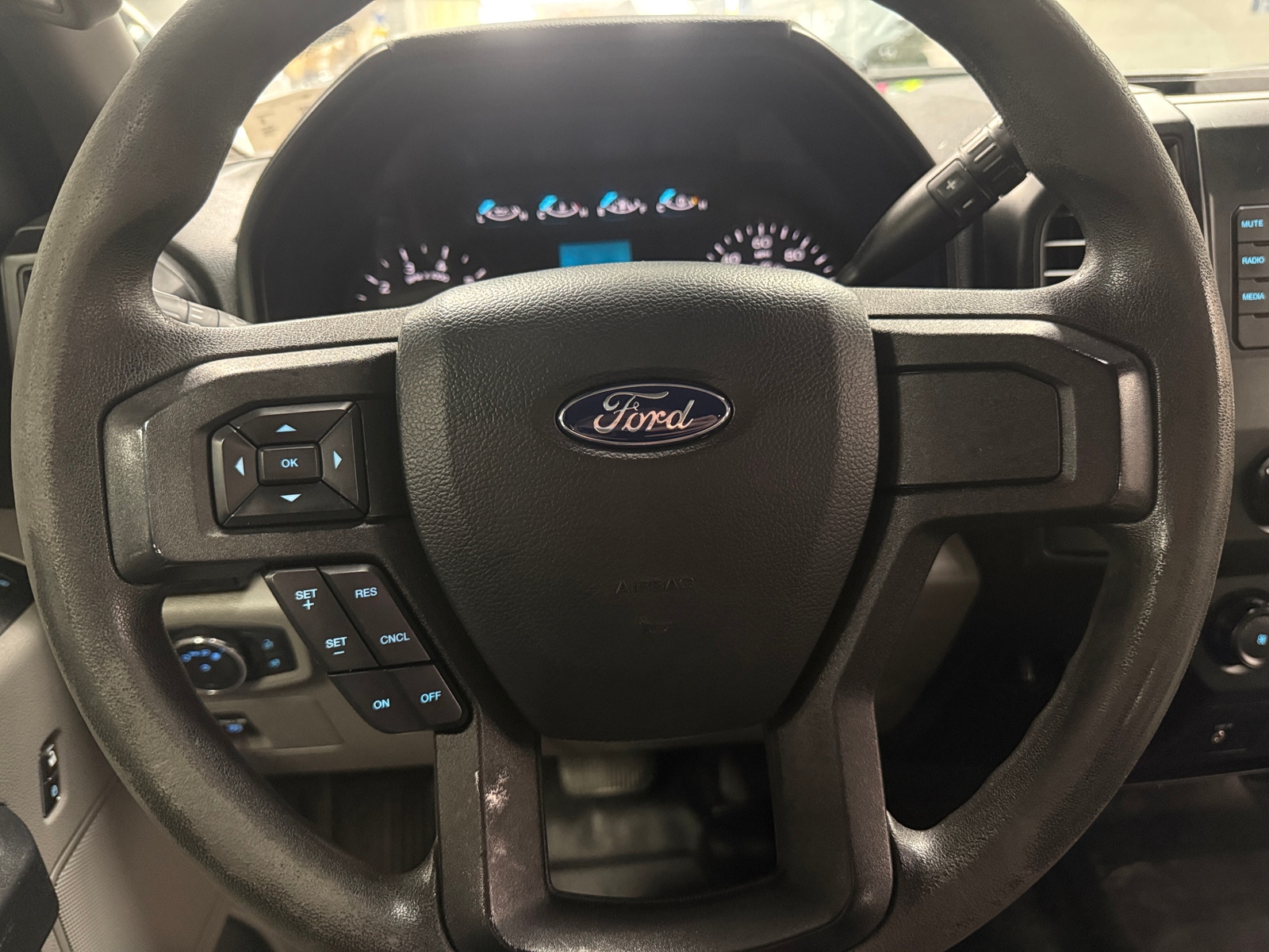 Thumbnail: 2018 Ford Econoline - 5